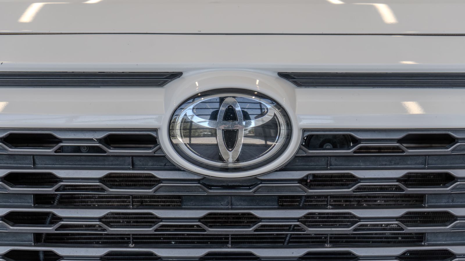 2024 Toyota RAV4 XLE — foto completa 5 de 34