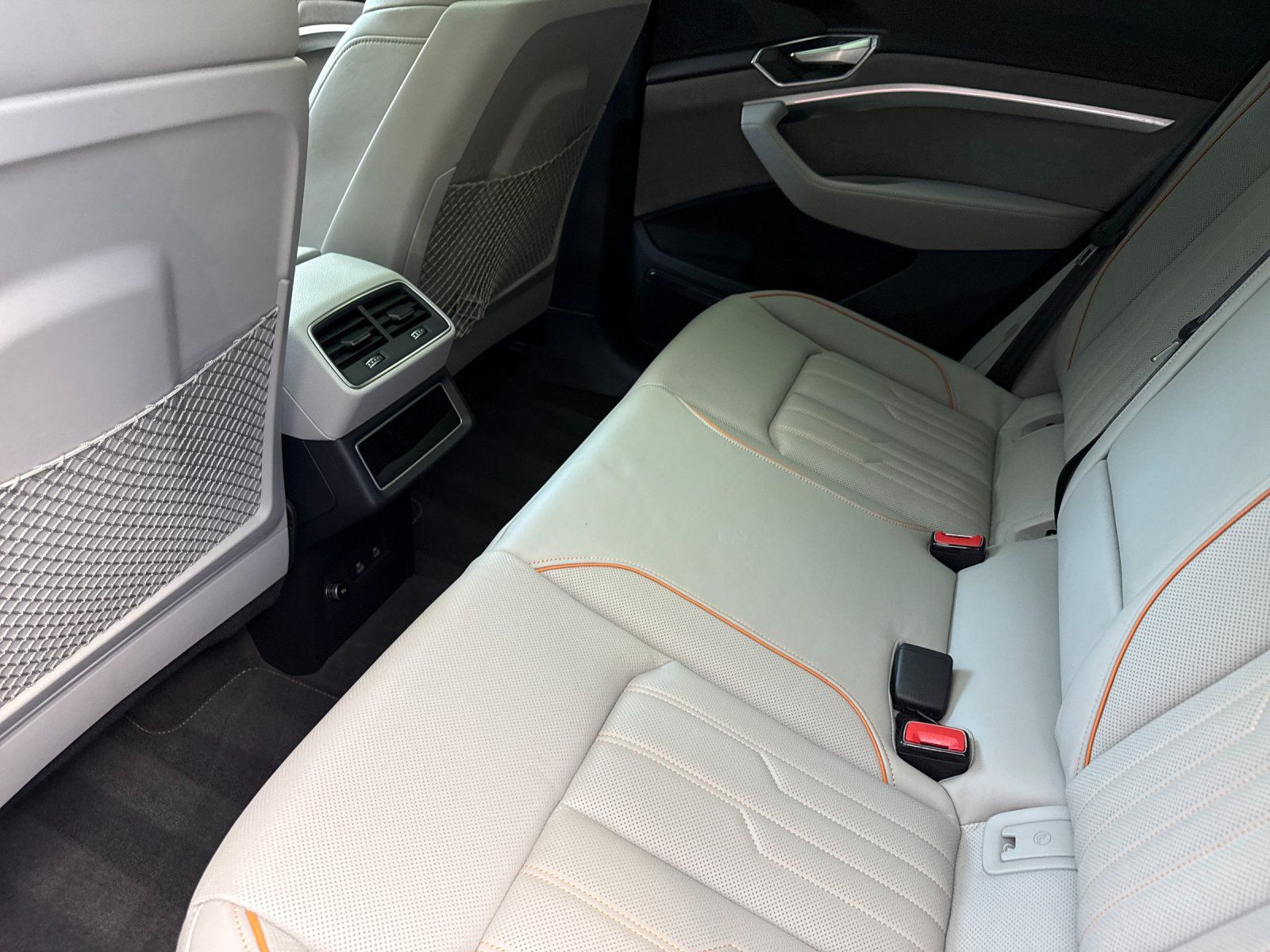 2024 Audi Q8 e-tron Prestige — foto completa 12 de 29