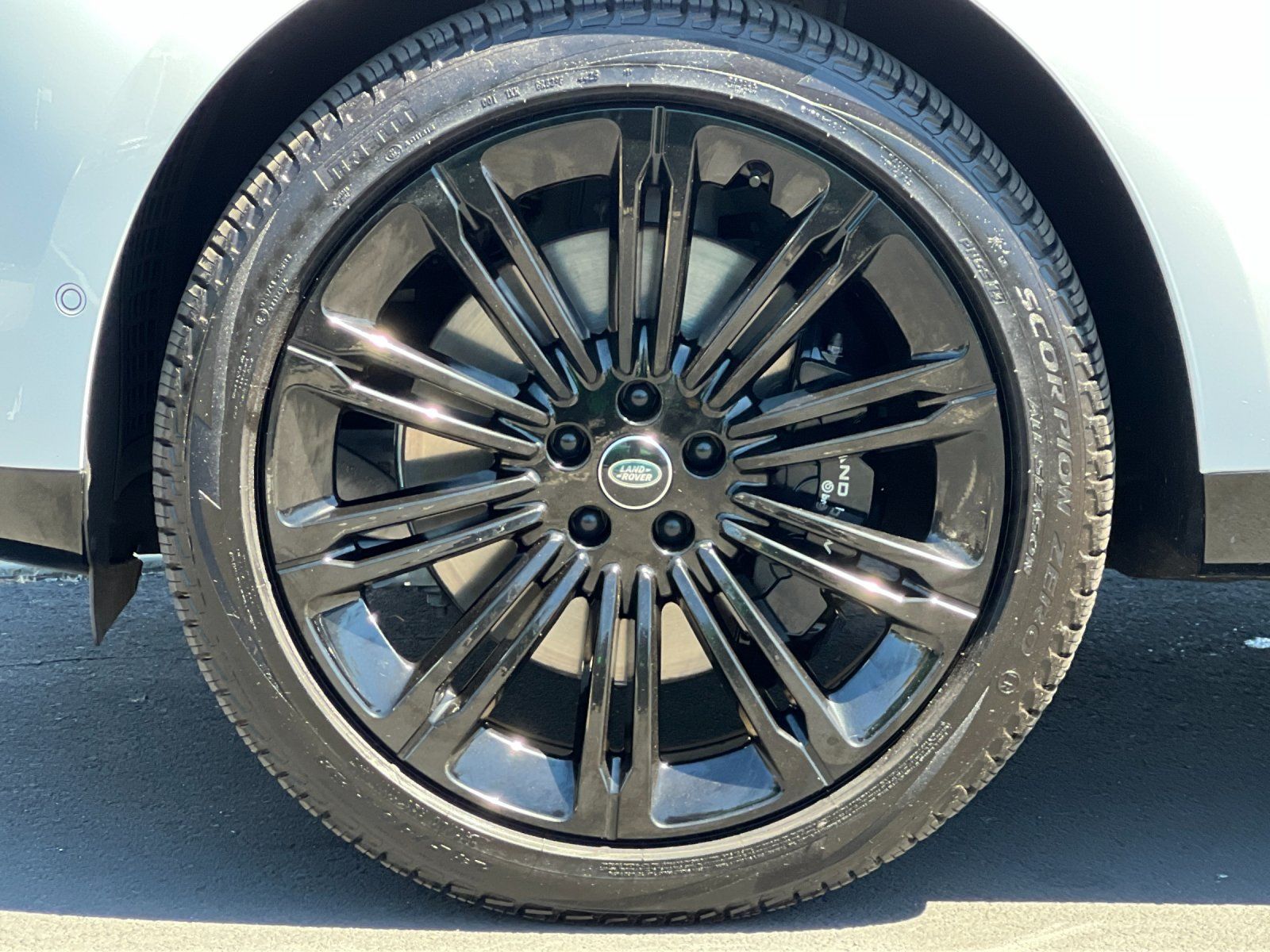 2024 Land Rover Range Rover SE — full photo 25 of 28
