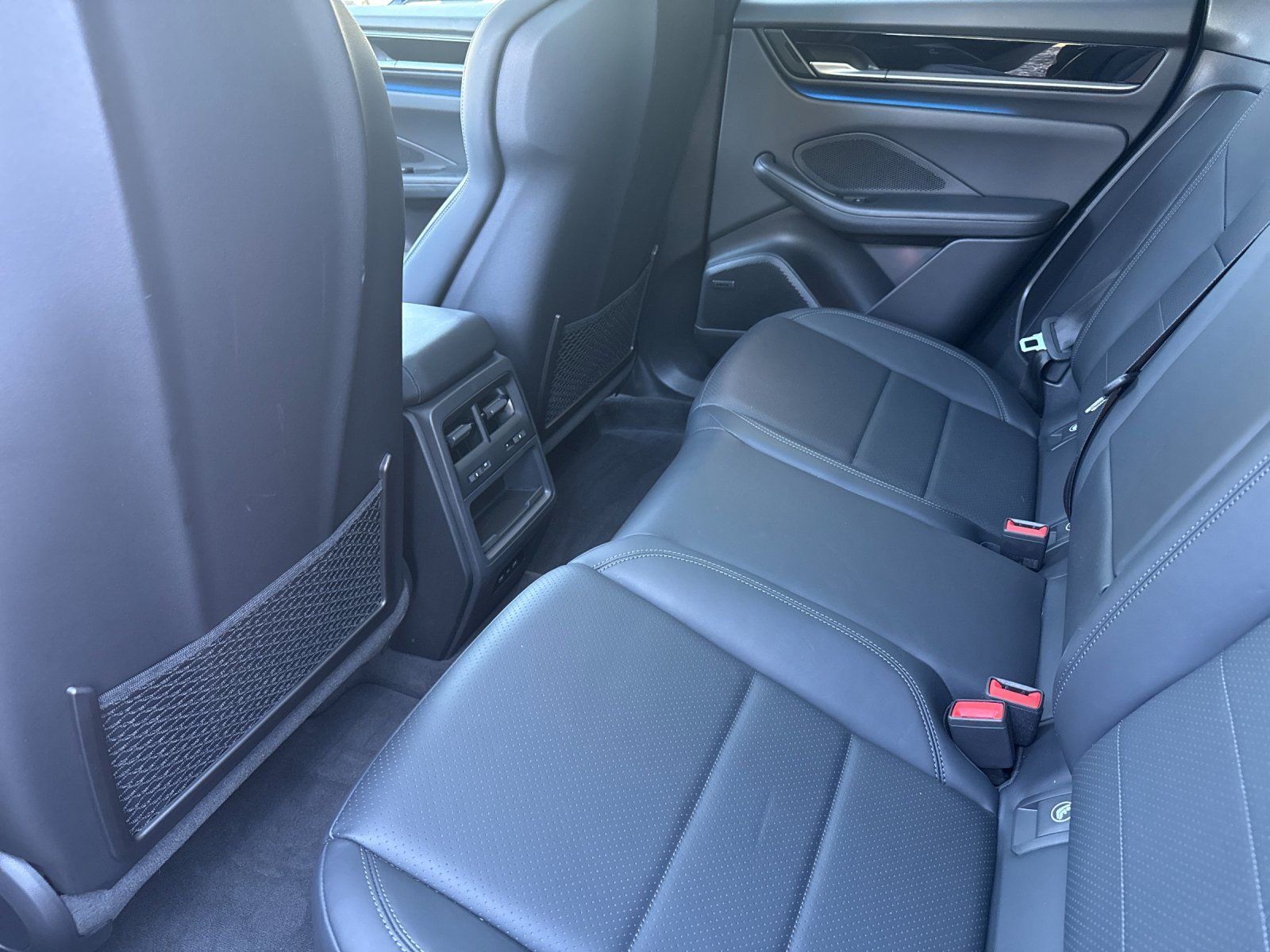 2025 Porsche Macan Electric 4 — foto completa 13 de 28