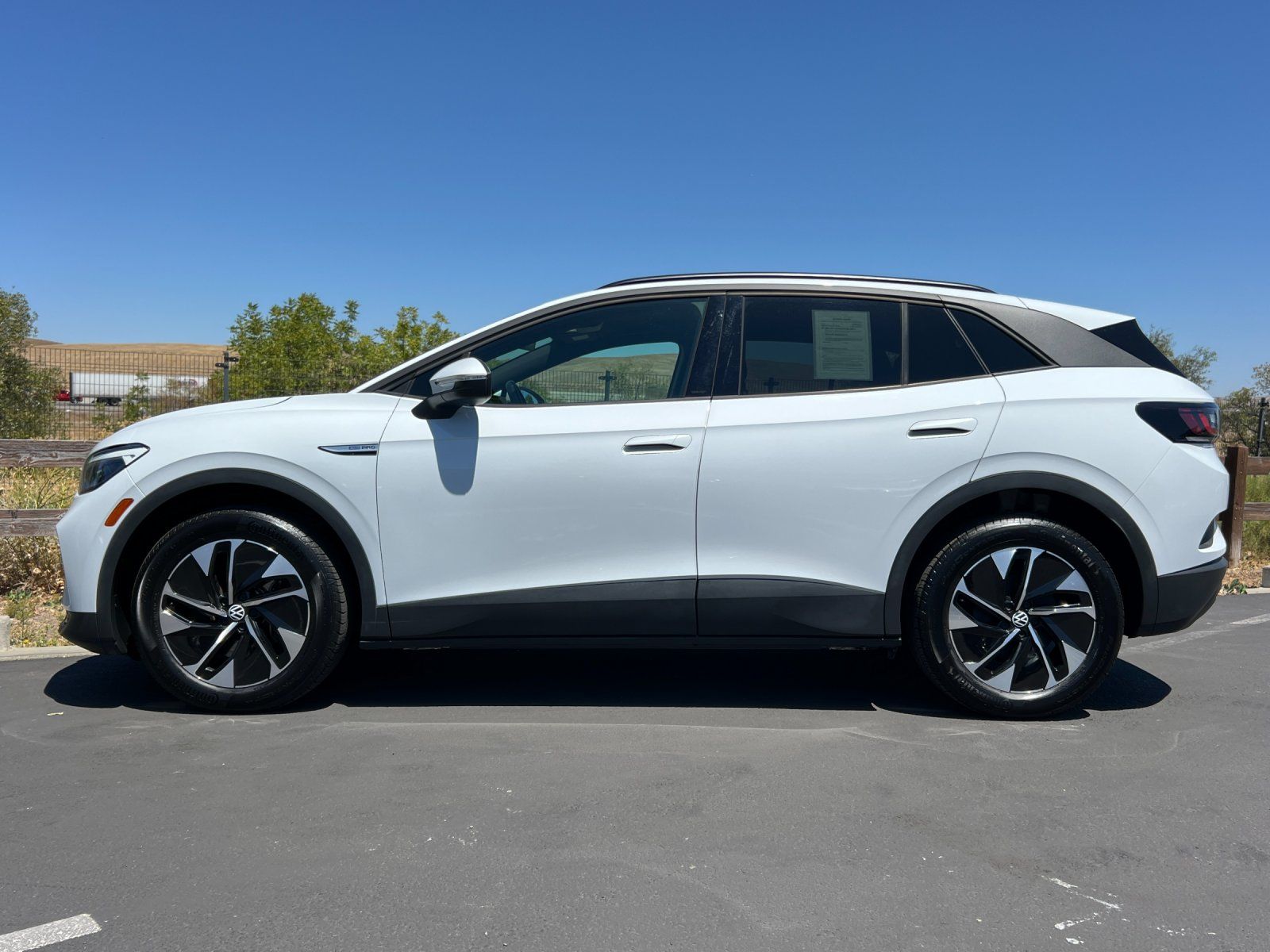 2022 Volkswagen ID.4 Pro — foto completa 3 de 28