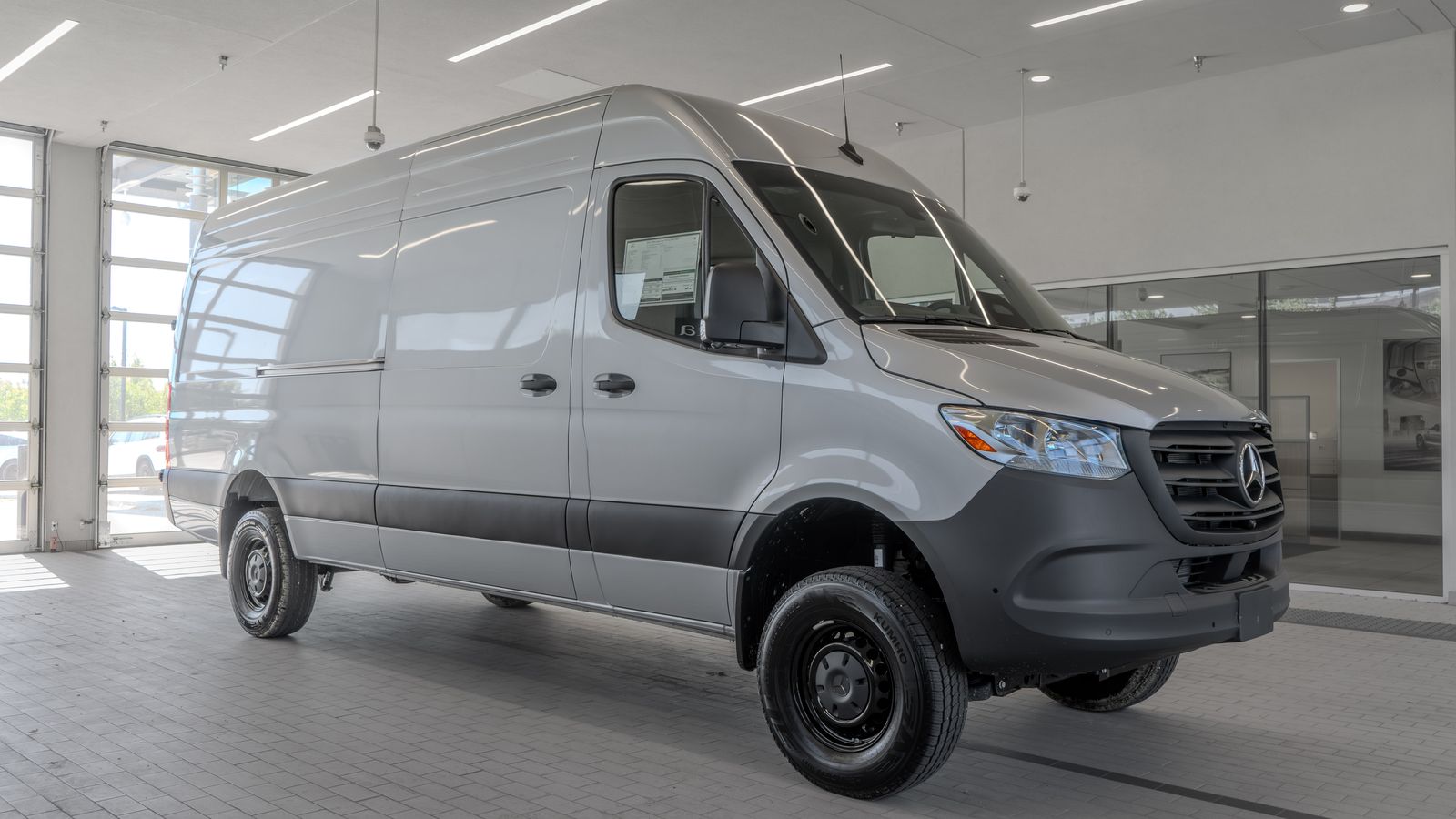2025 Mercedes-Benz Sprinter 2500 Cargo 170 WB — foto completa 12 de 36