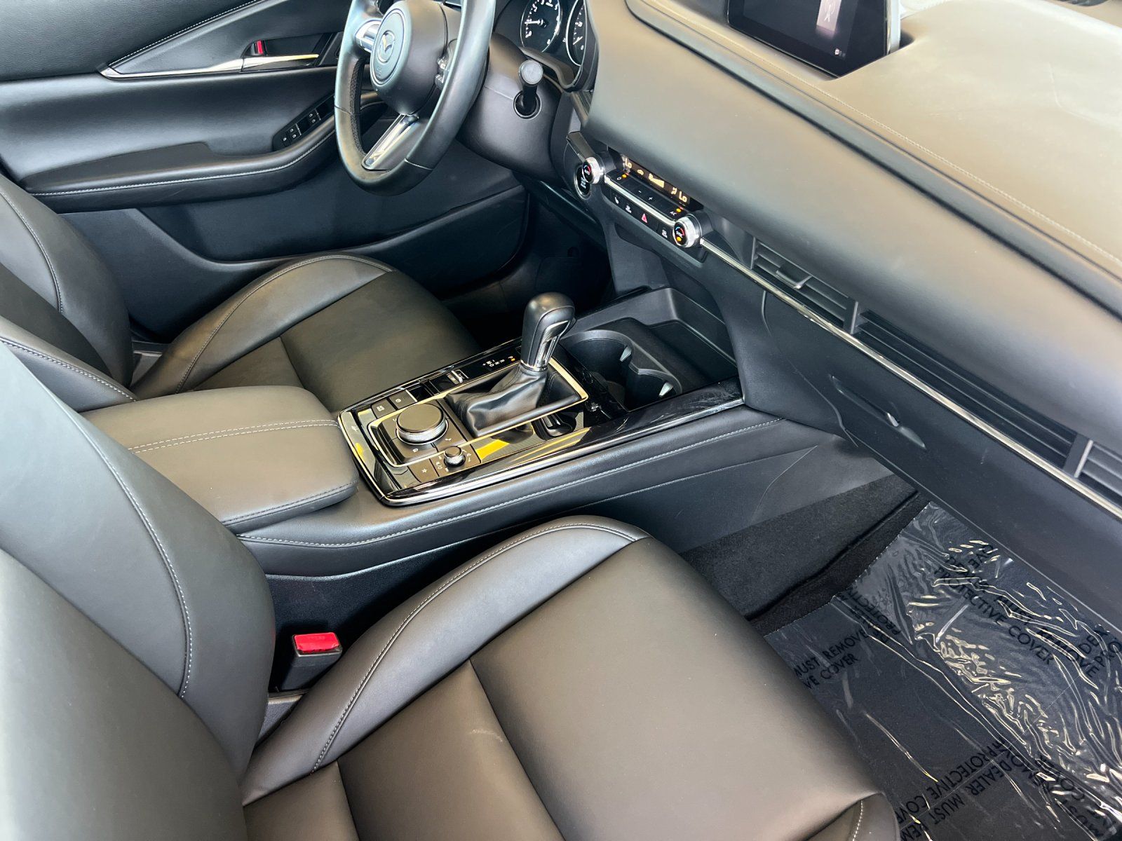 2021 Mazda CX-30 Turbo — foto completa 16 de 28