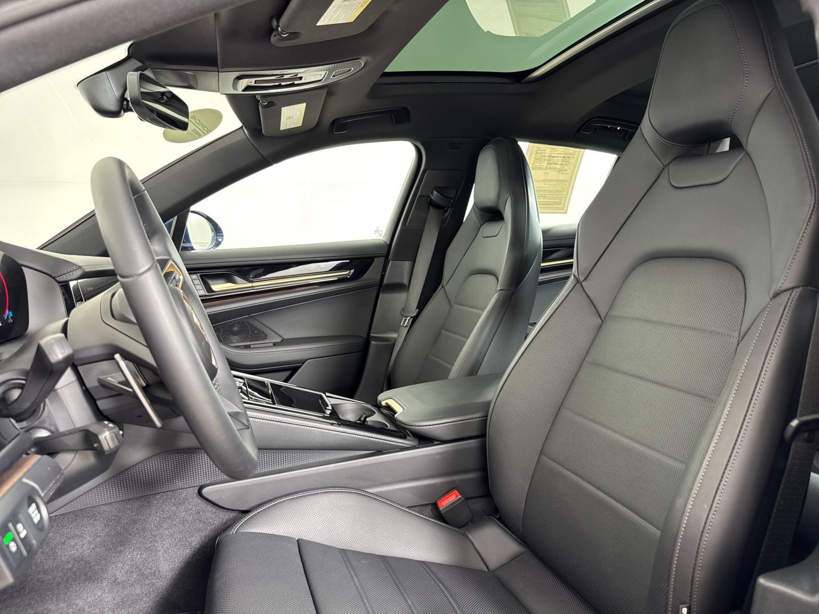 2025 Porsche Panamera 4 — full photo 5 of 29