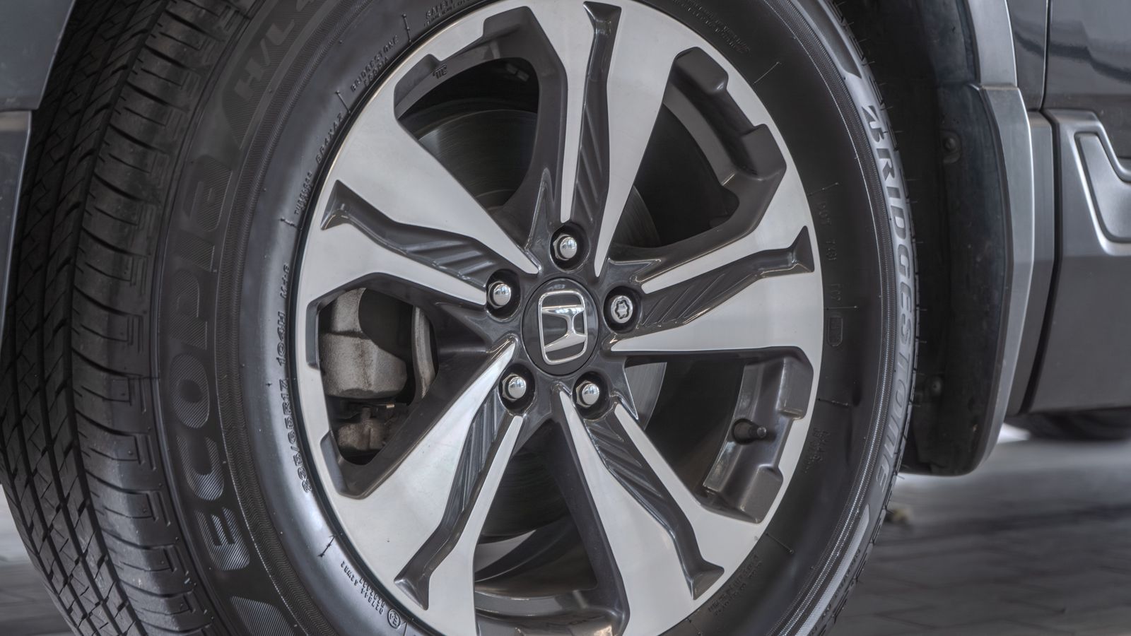 2019 Honda CR-V LX — full photo 31 of 33
