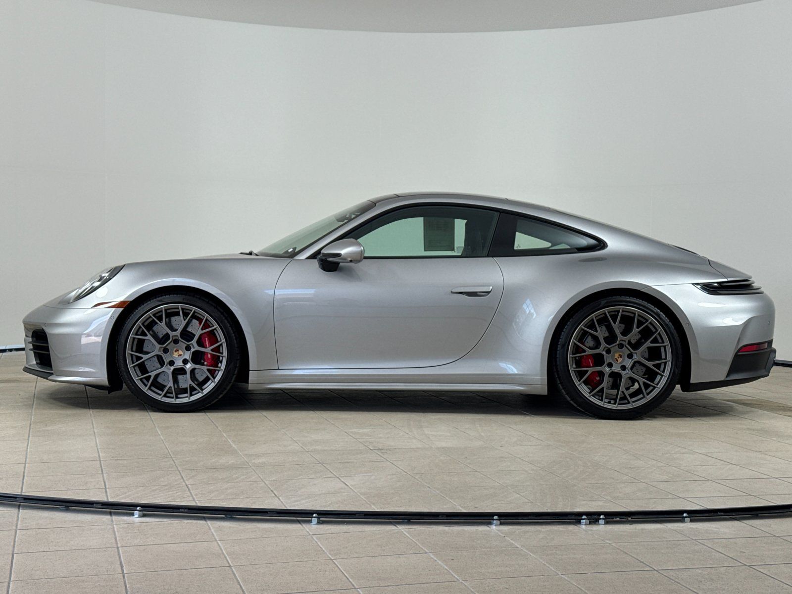 2025 Porsche 911 Carrera S — full photo 2 of 28