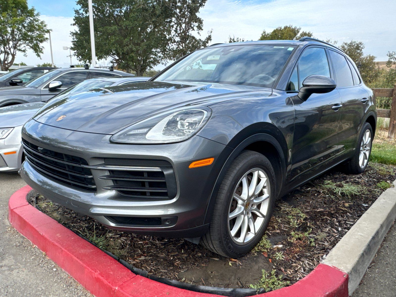 2021 Porsche Cayenne Base — full photo 2 of 3