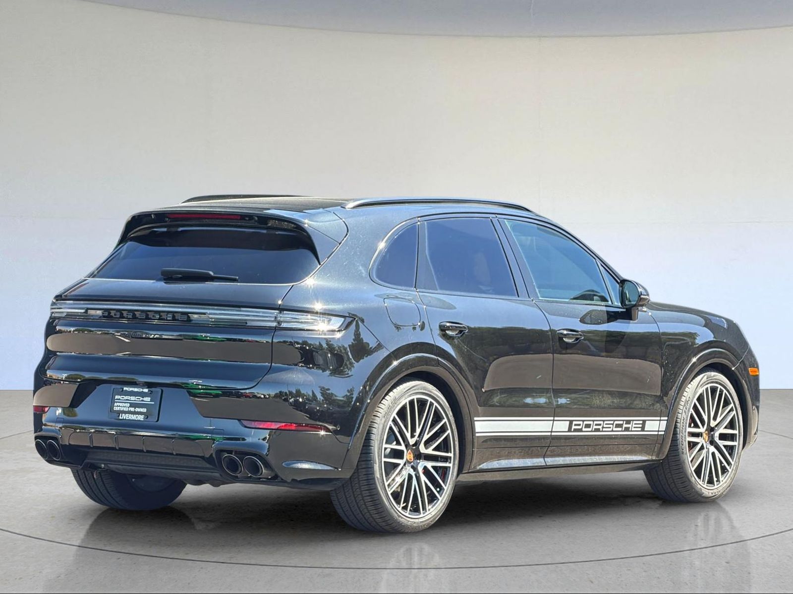 2026 Porsche Cayenne GTS — full photo 9 of 27