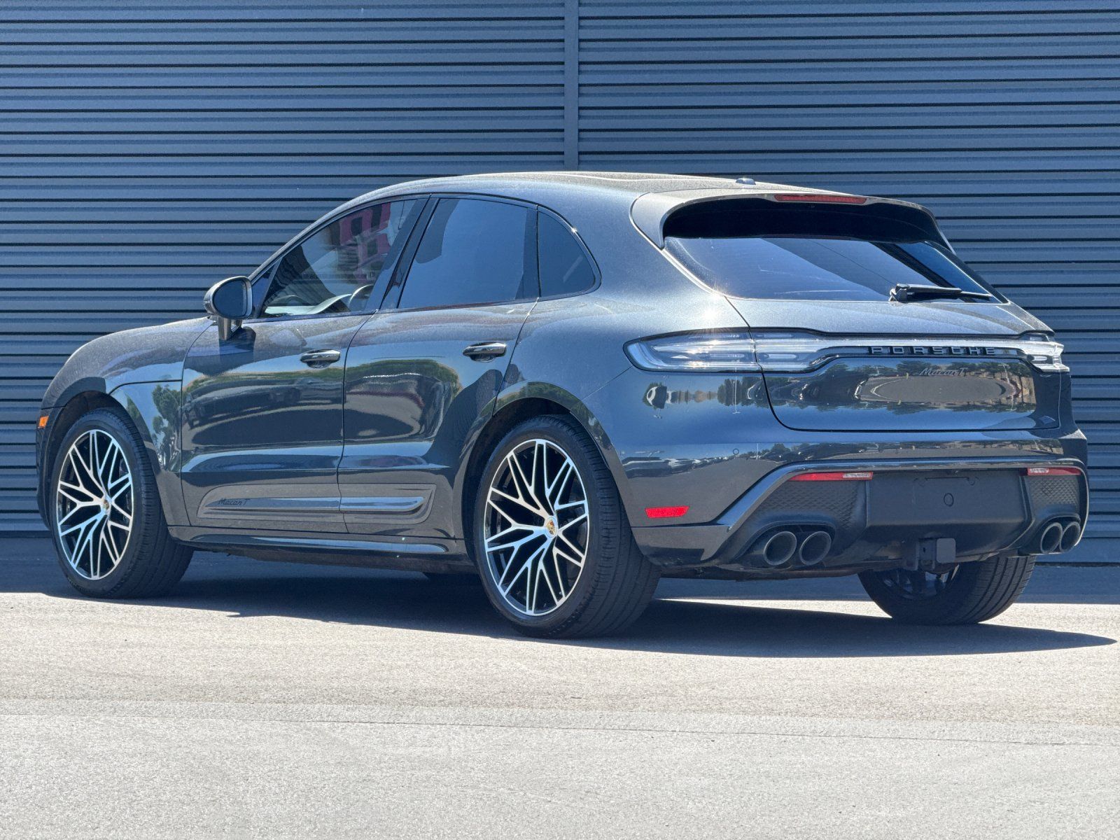2023 Porsche Macan T — full photo 3 of 28