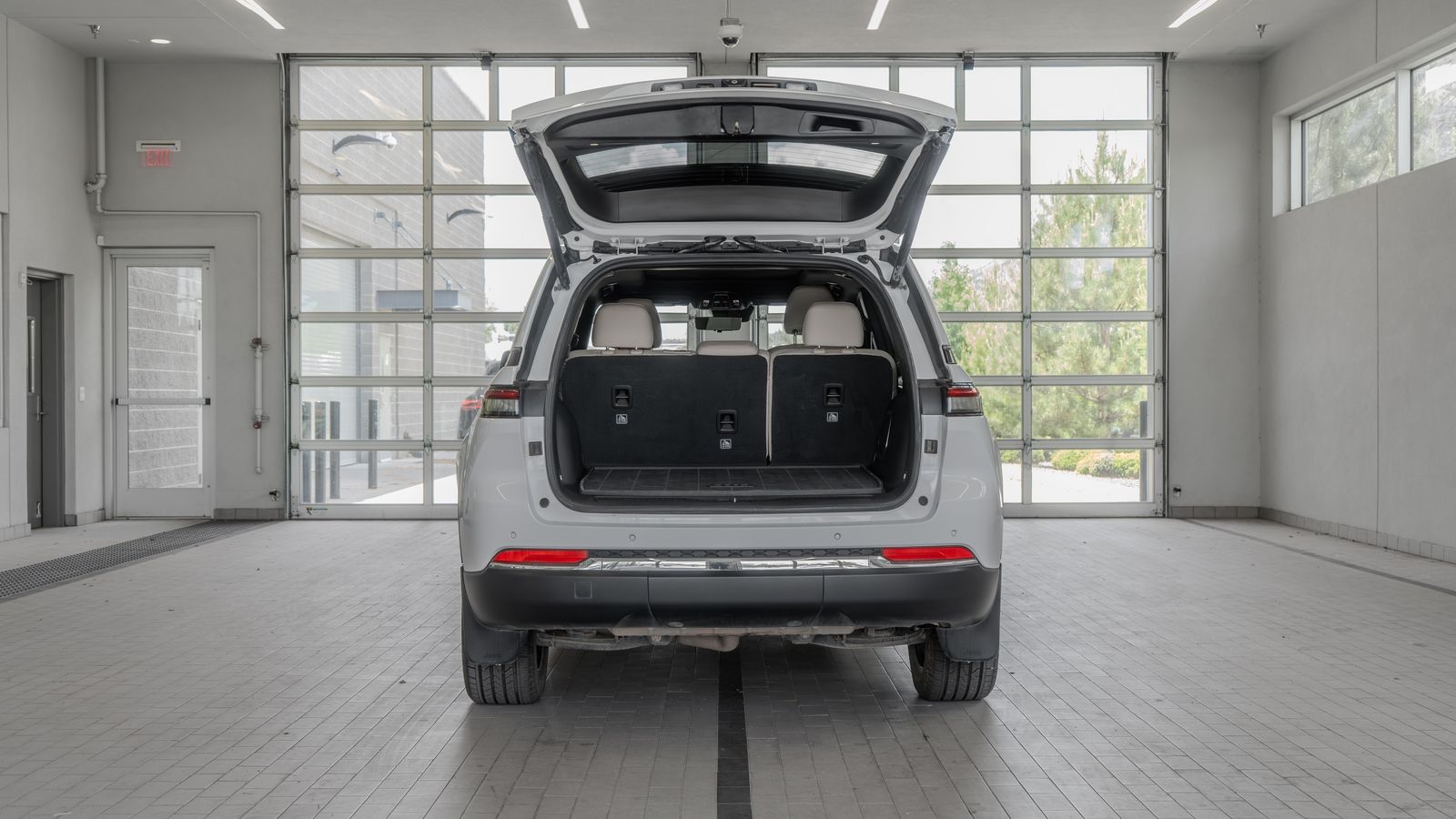 2023 Jeep Grand Cherokee 4xe — full photo 16 of 34