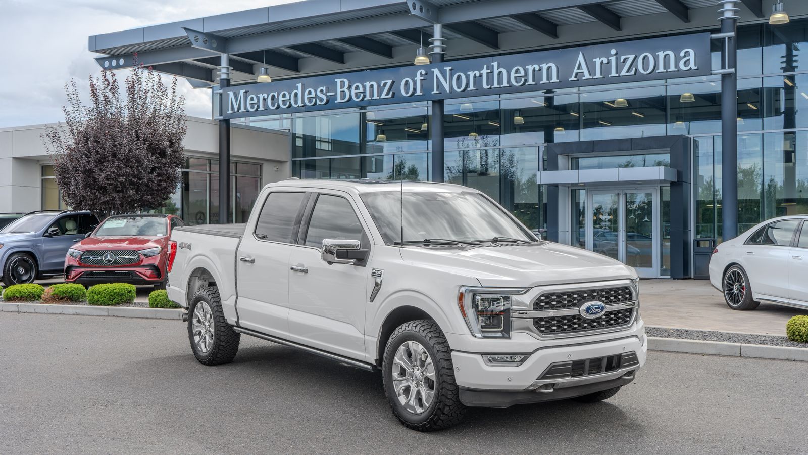 2022 Ford F-150 Platinum — full photo 1 of 33