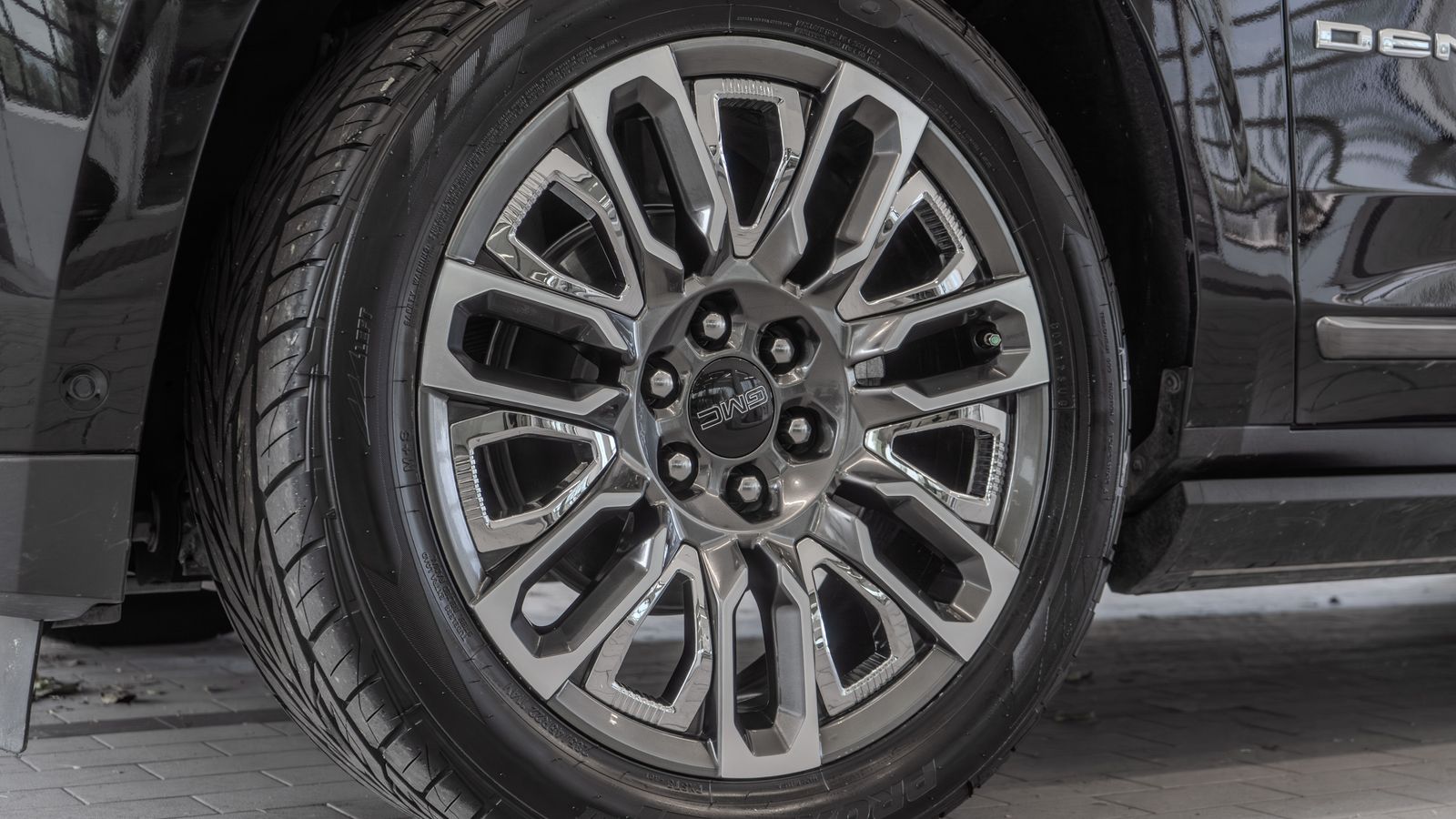 2024 GMC Yukon XL Denali Ultimate — full photo 31 of 35