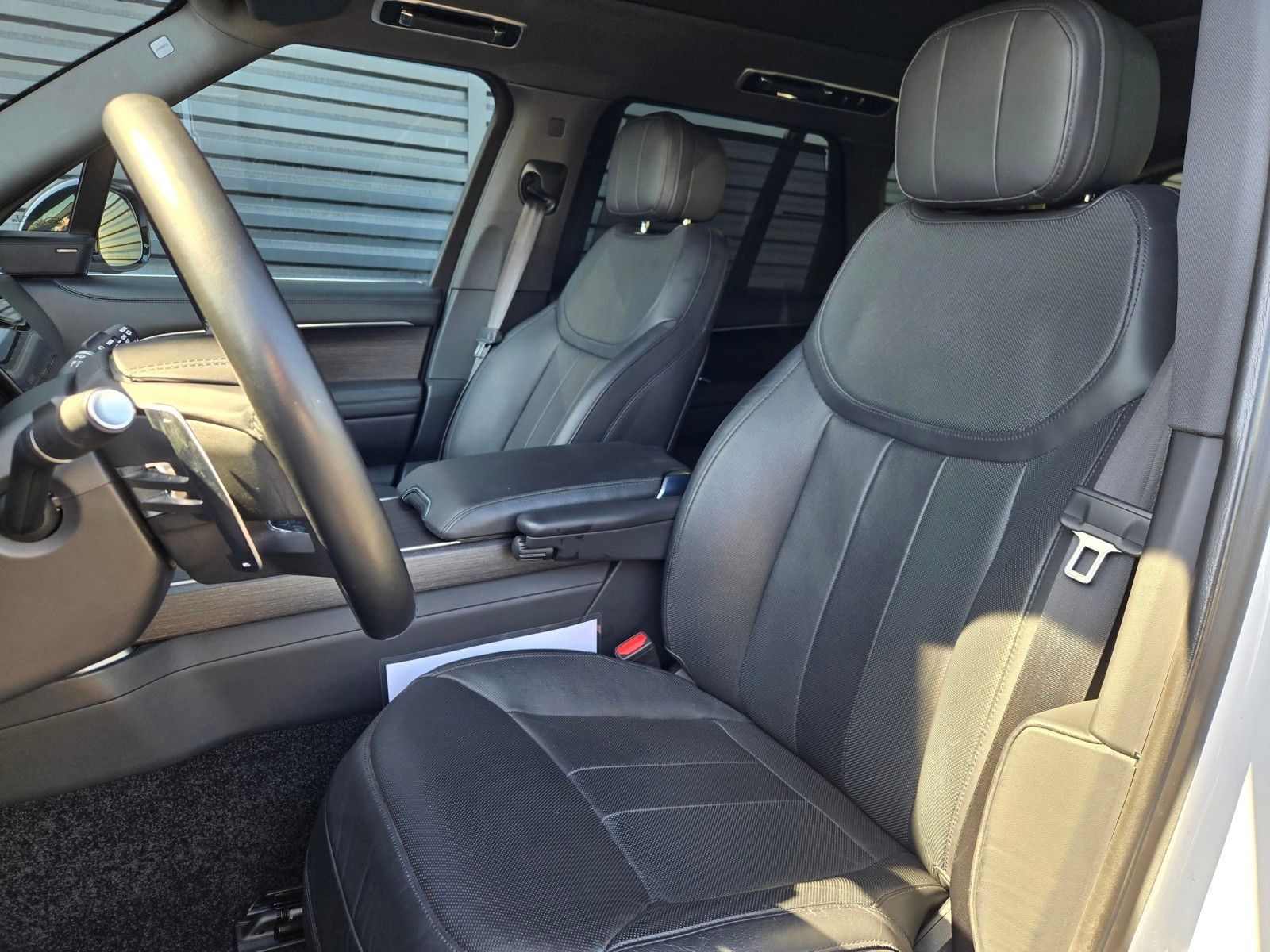 2023 Land Rover Range Rover SE — foto completa 19 de 45