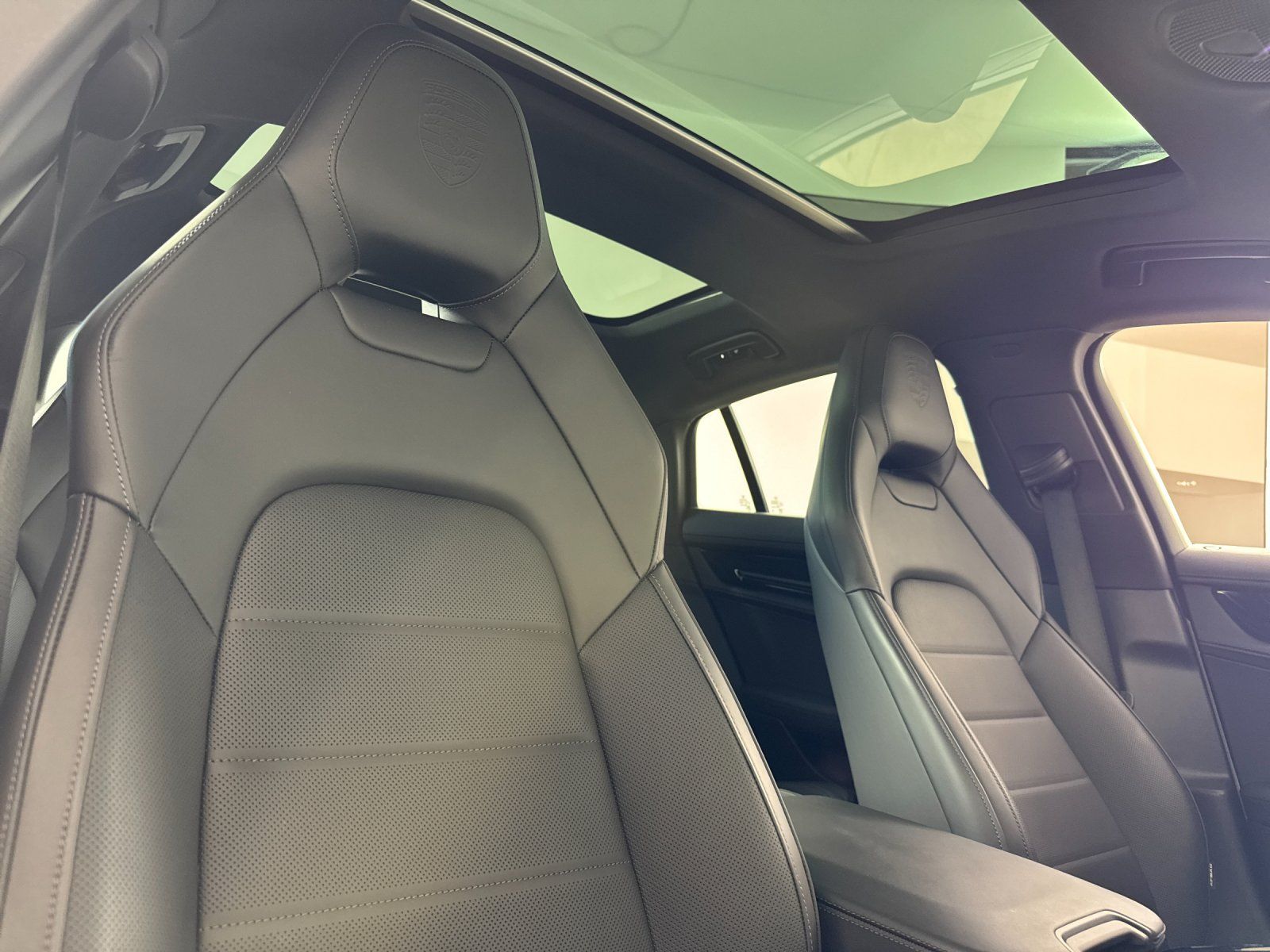 2026 Porsche Panamera E-Hybrid 4 — full photo 18 of 30