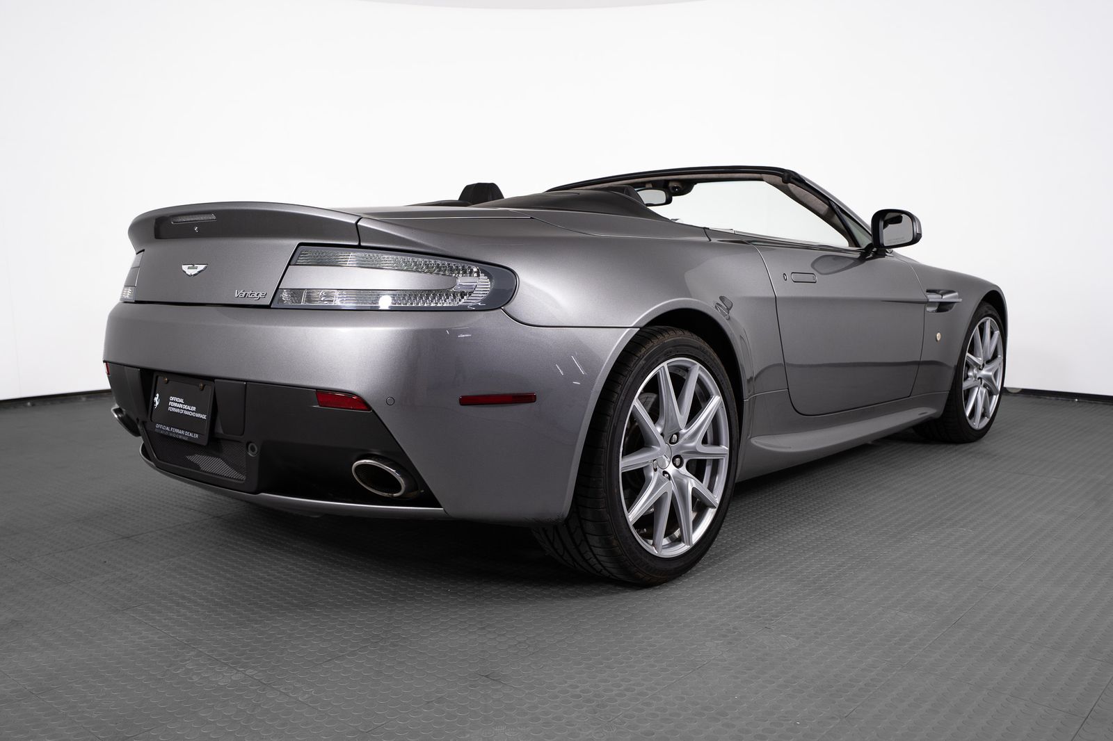 2012 Aston Martin V8 Vantage — full photo 5 of 50