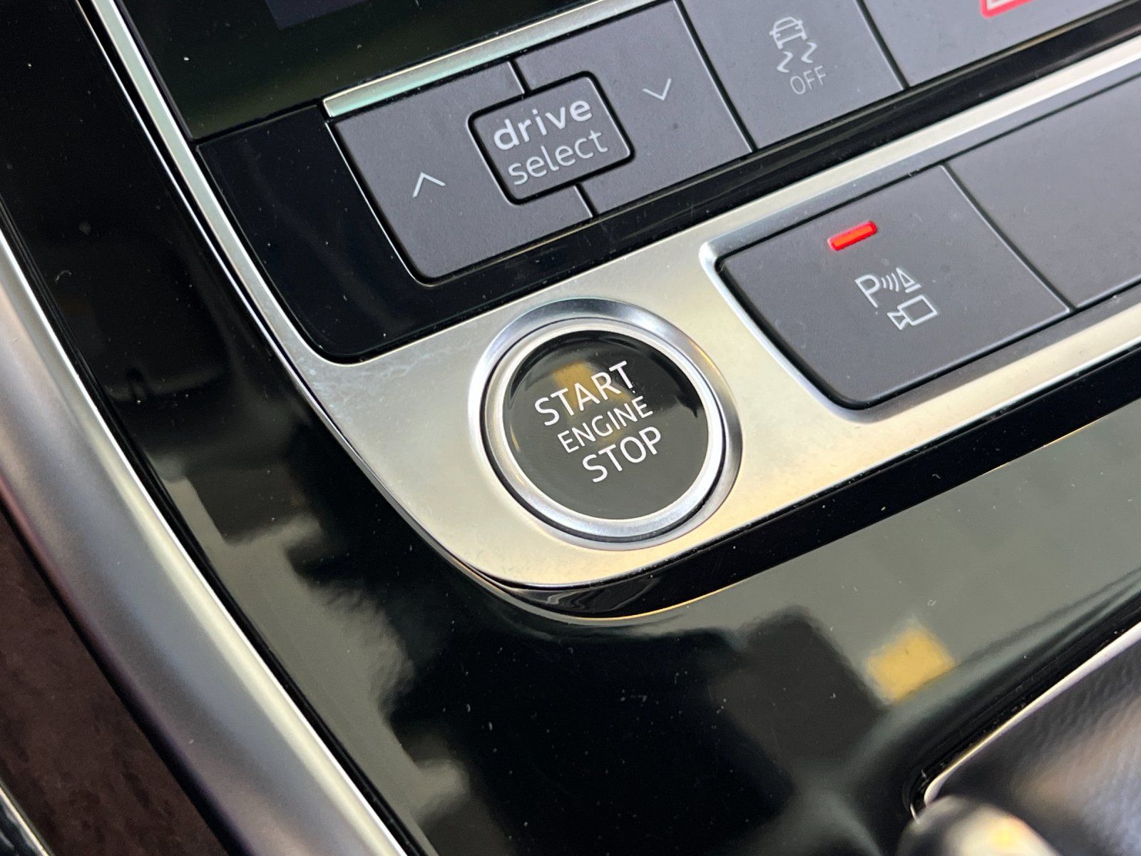 2023 Audi Q8 55 Premium Plus — full photo 23 of 29