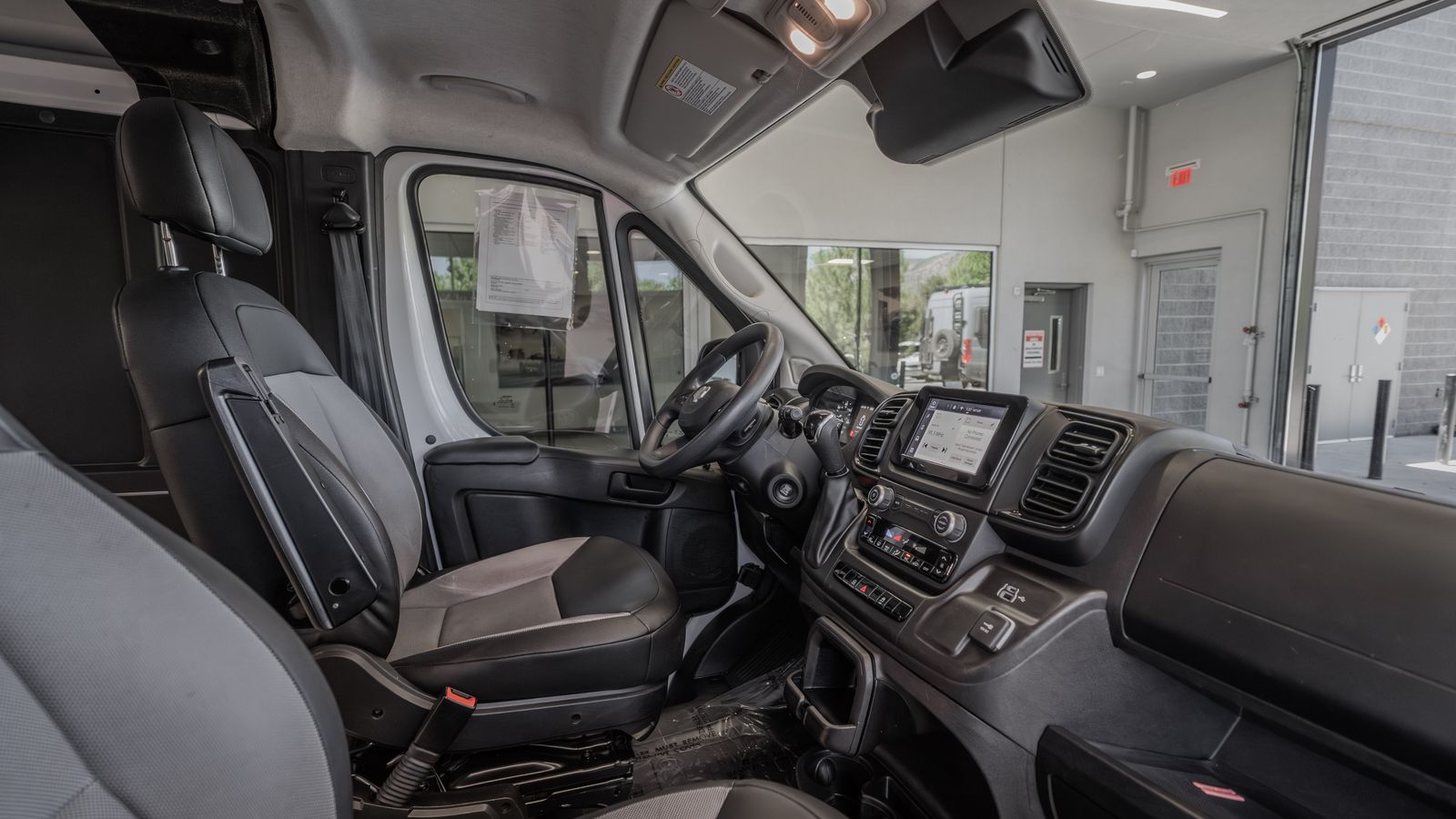 2025 Ram ProMaster 2500 Base — foto completa 17 de 33