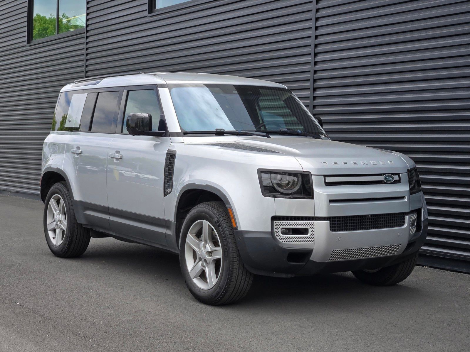 2020 Land Rover Defender 110 SE — full photo 8 of 45