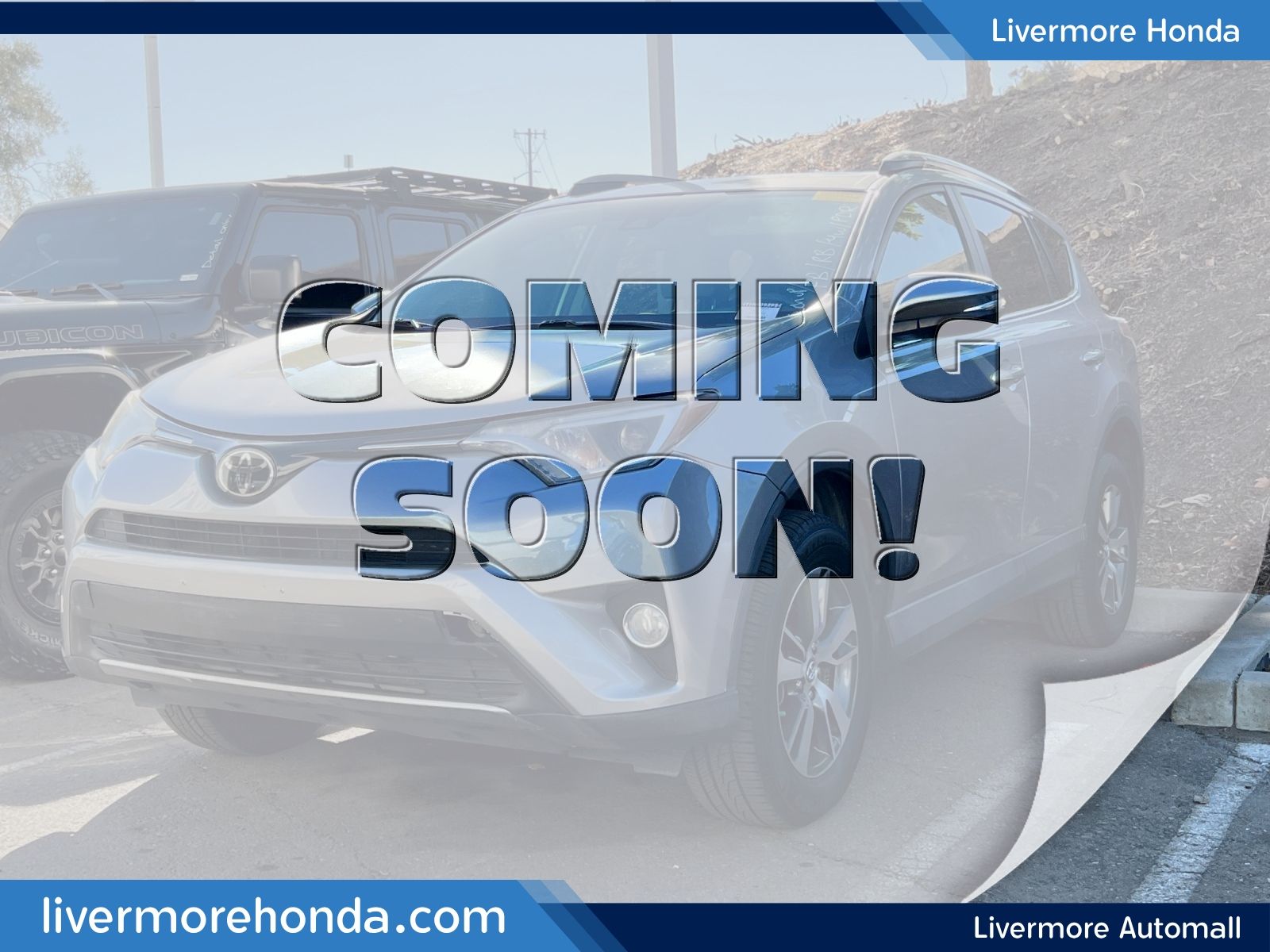2017 Toyota RAV4 XLE — full photo 1 of 3