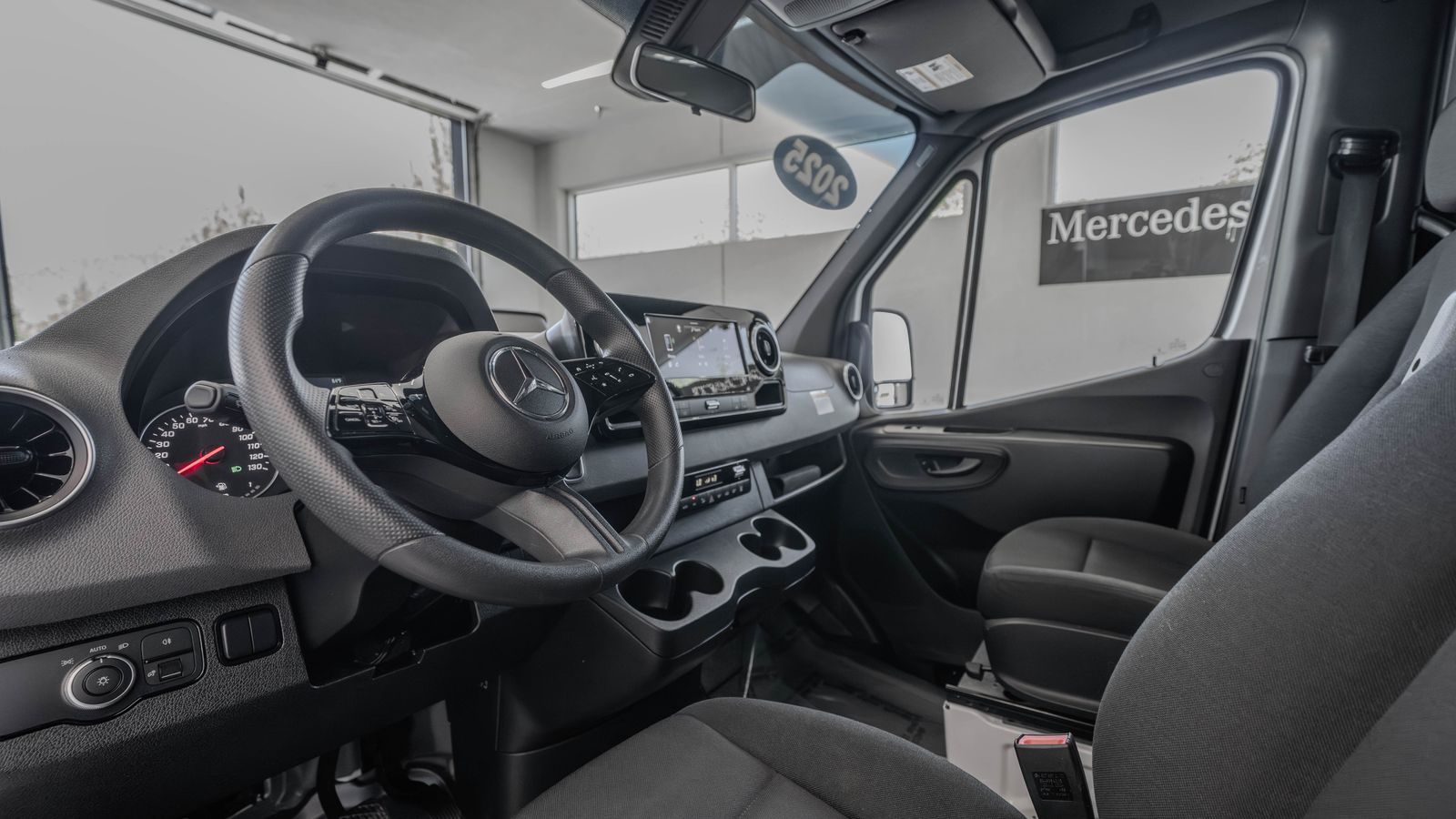 2025 Mercedes-Benz Sprinter 2500 Passenger 170 WB — full photo 6 of 35