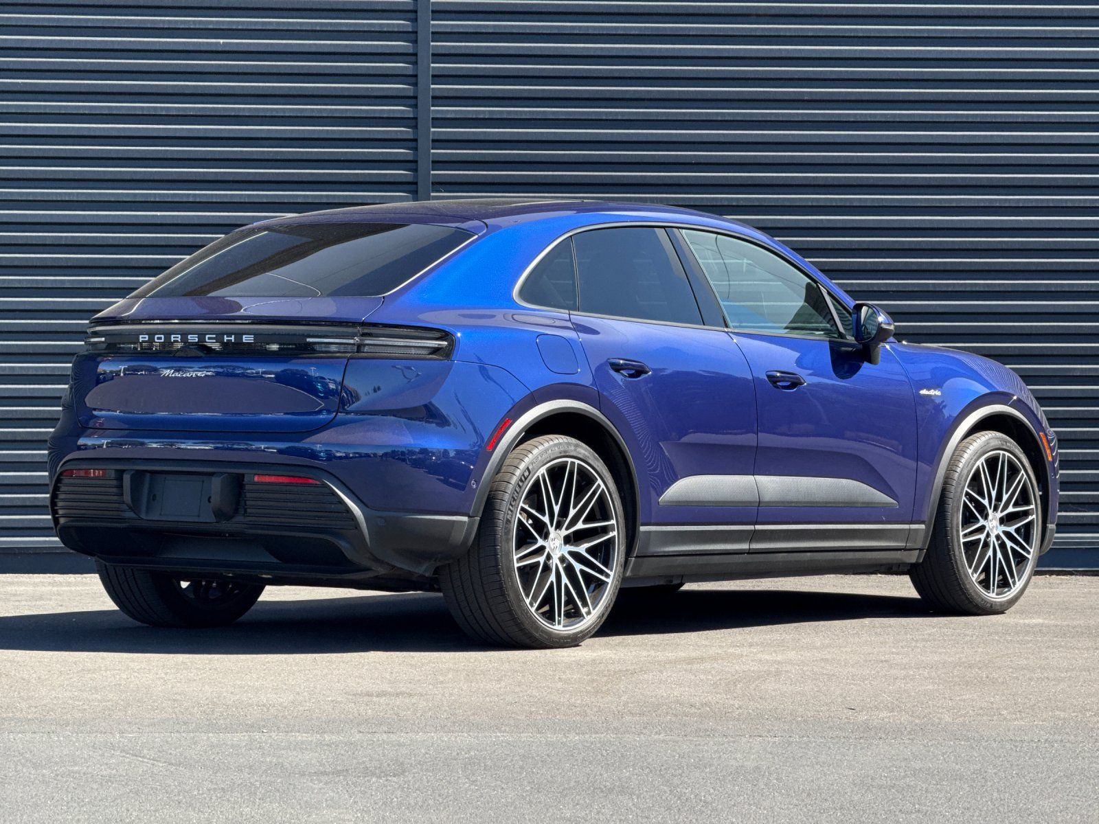 2025 Porsche Macan Electric 4 — foto completa 8 de 28
