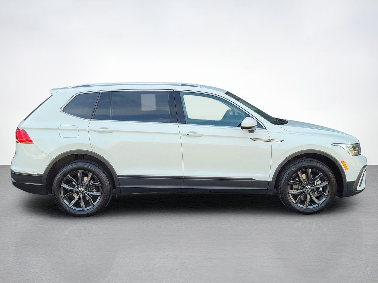 2024 Volkswagen Tiguan 2.0T SE — foto completa 7 de 45