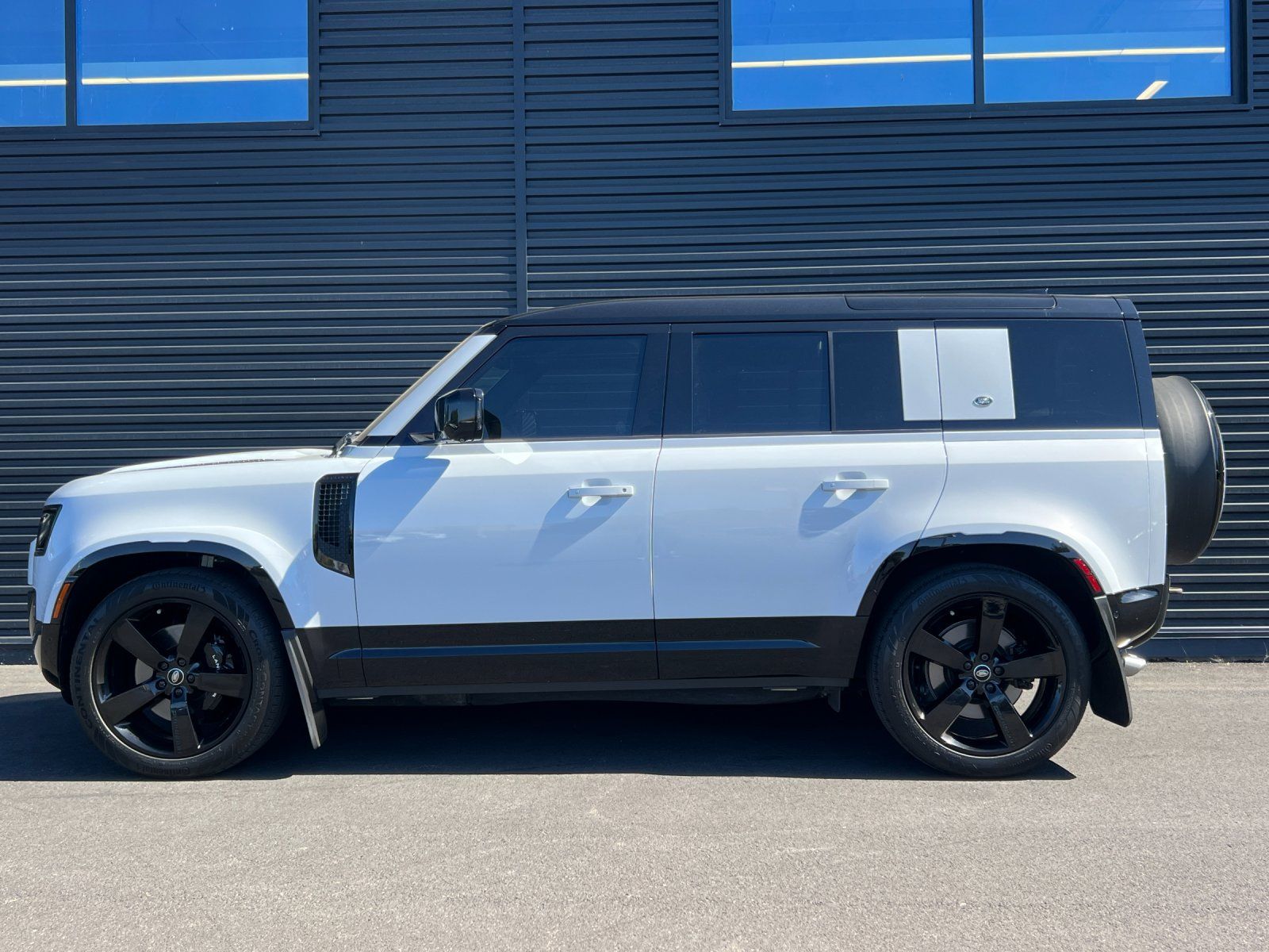 2023 Land Rover Defender 110 V8 — foto completa 2 de 27
