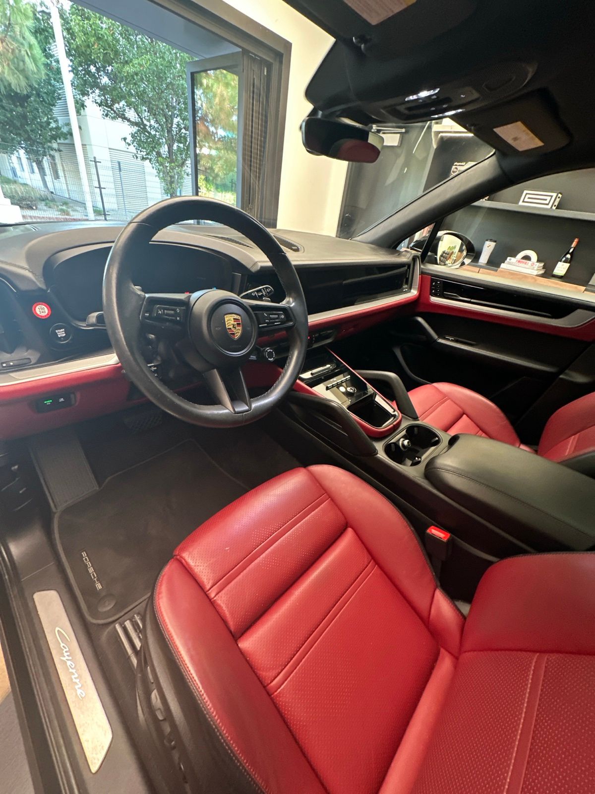 2024 Porsche Cayenne Base — full photo 6 of 8