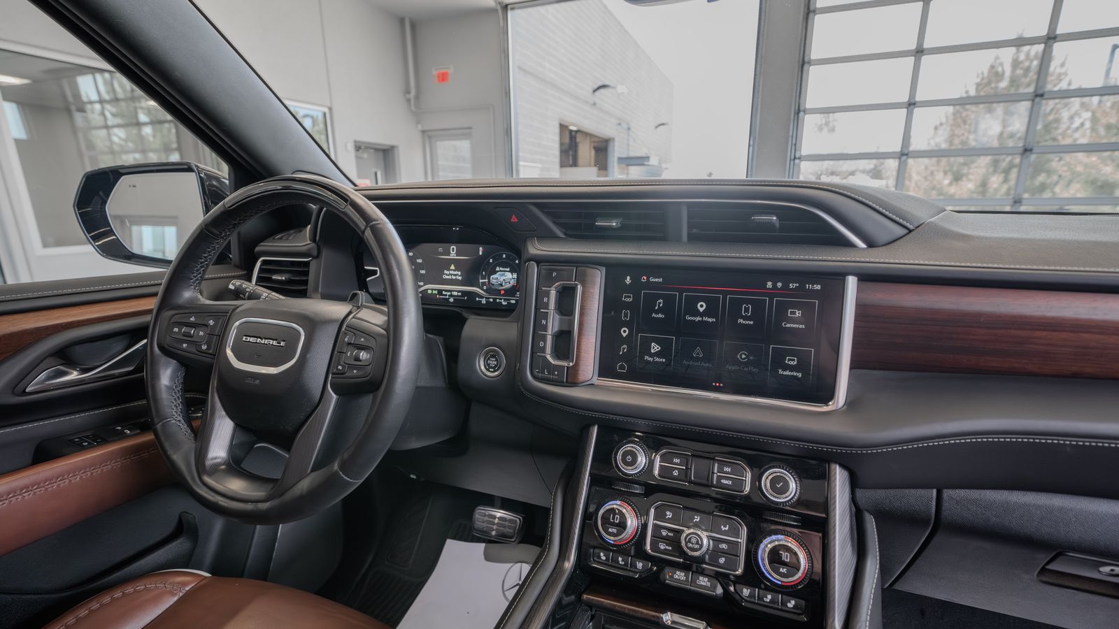 2024 GMC Yukon XL Denali Ultimate — full photo 19 of 35