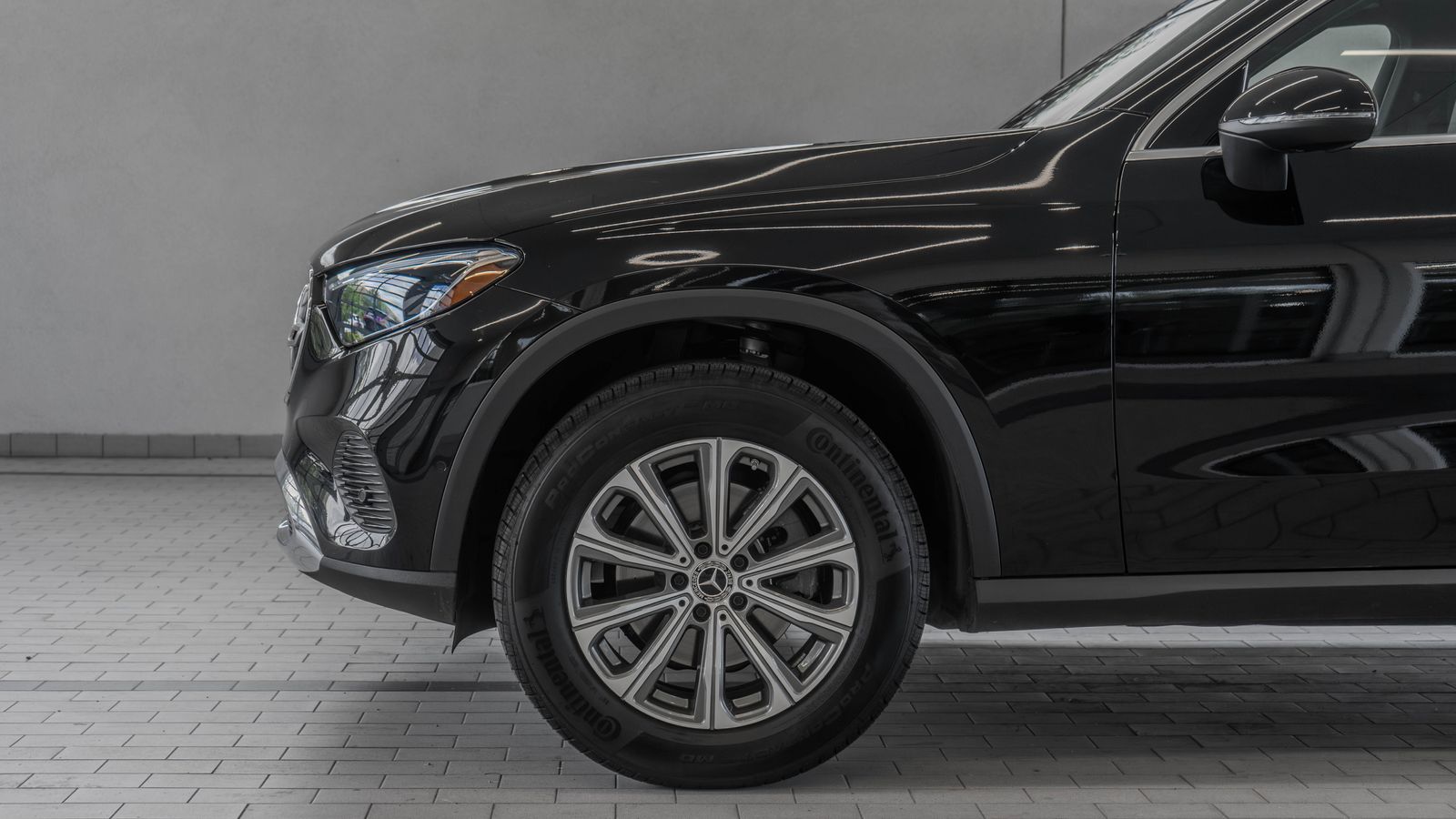 2026 Mercedes-Benz GLC GLC 300 — full photo 4 of 35