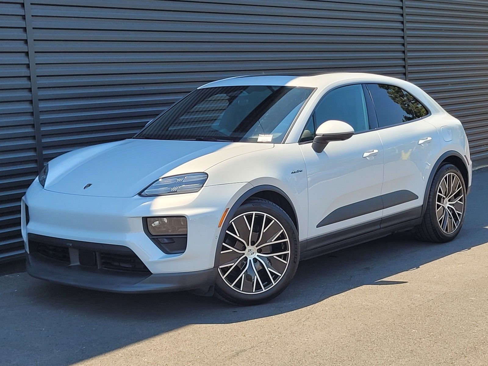 2025 Porsche Macan Electric Base — foto completa 1 de 28