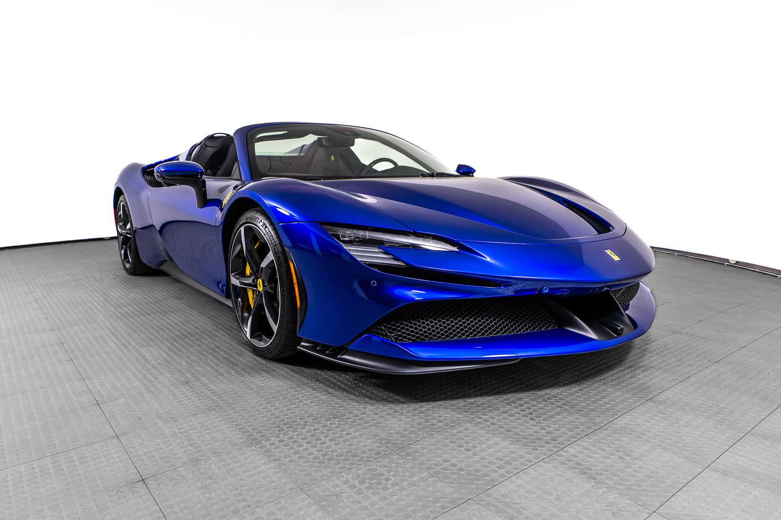 2025 Ferrari SF90 Spider — full photo 8 of 67