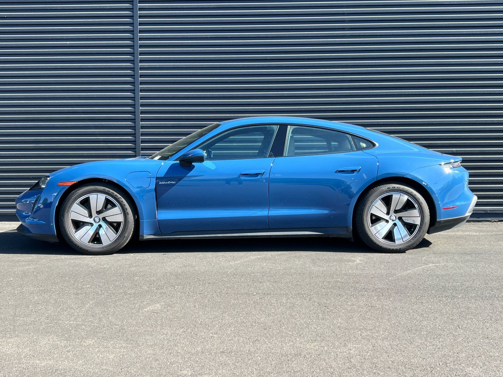 2023 Porsche Taycan Base — full photo 3 of 29