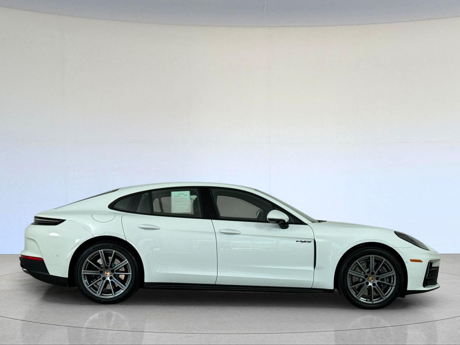 2026 Porsche Panamera E-Hybrid 4 — full photo 10 of 30