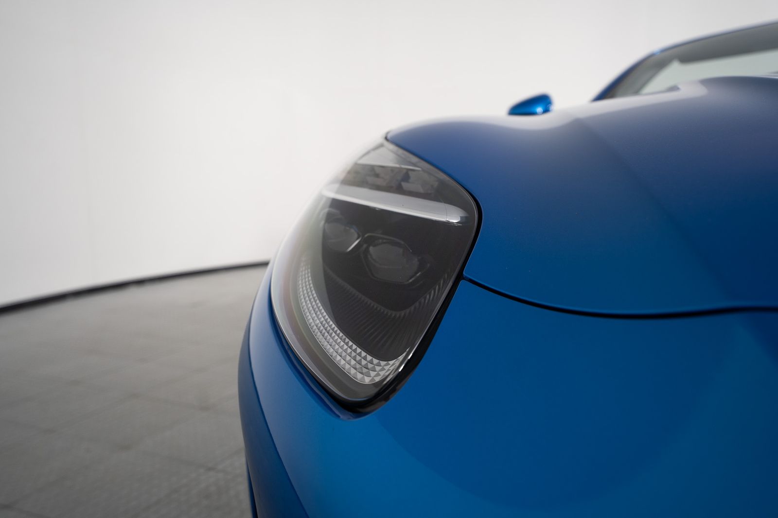 2024 Aston Martin DB12 Volante — foto completa 47 de 55