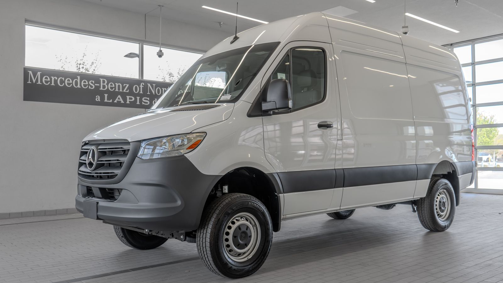 2025 Mercedes-Benz Sprinter 2500 Cargo 144 WB — foto completa 3 de 35