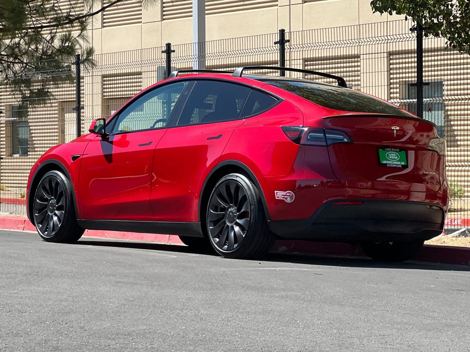 2023 Tesla Model Y Standard Range — full photo 4 of 31