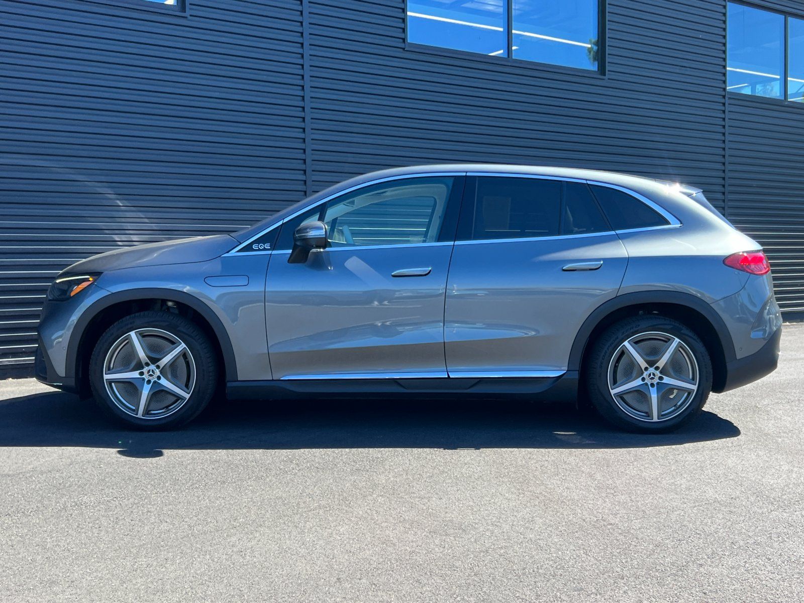 2023 Mercedes-Benz EQE 350+ SUV — full photo 2 of 28