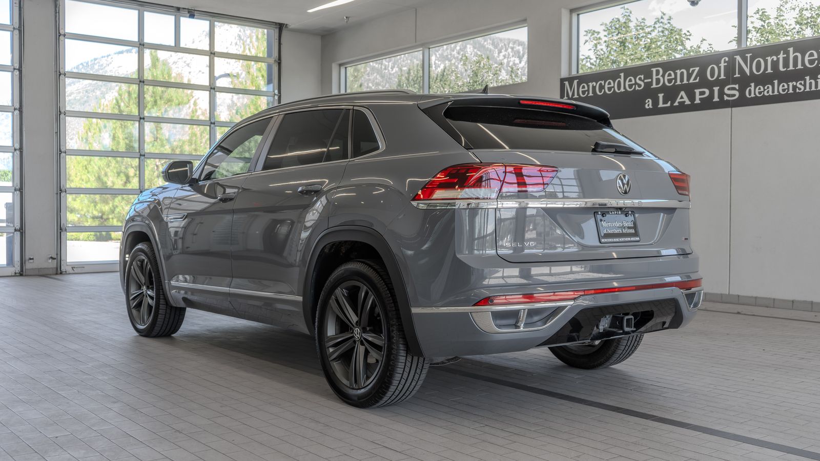 2022 Volkswagen Atlas Cross Sport 3.6L V6 SEL R-Line — full photo 13 of 34