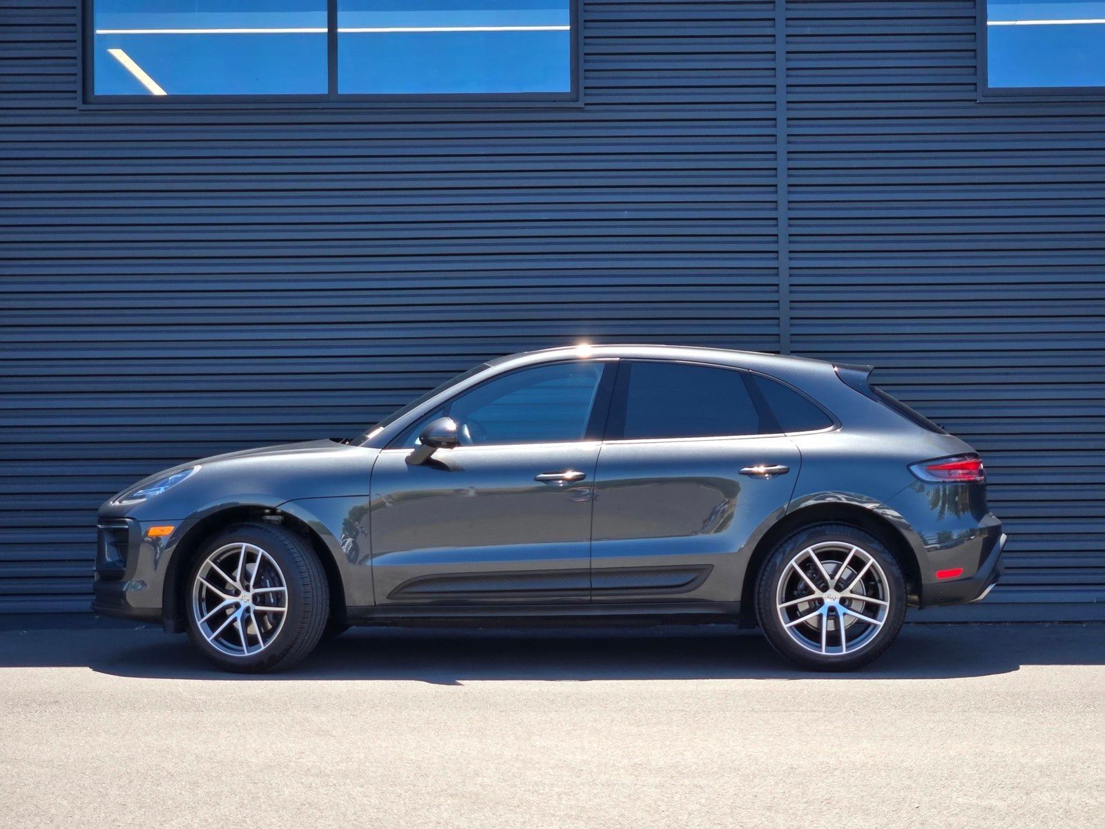 2025 Porsche Macan Base — foto completa 2 de 27