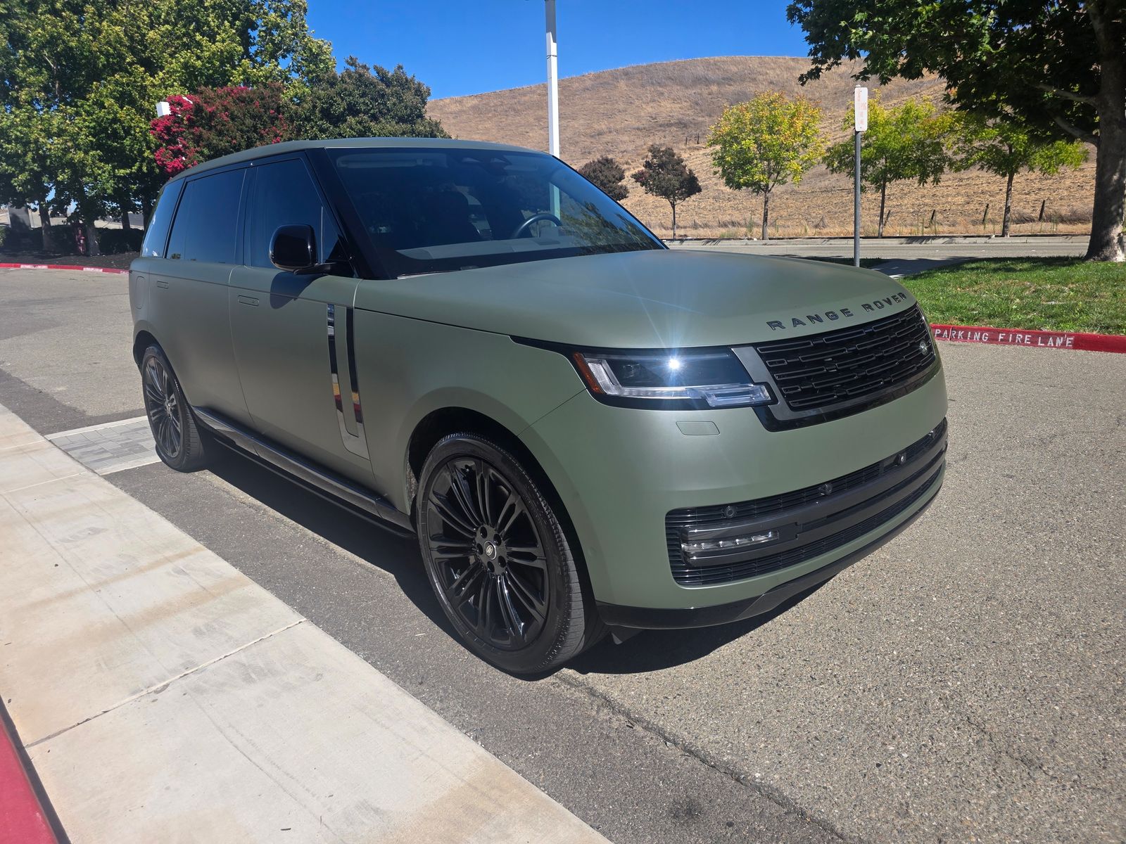 2025 Land Rover Range Rover SE — full photo 2 of 5