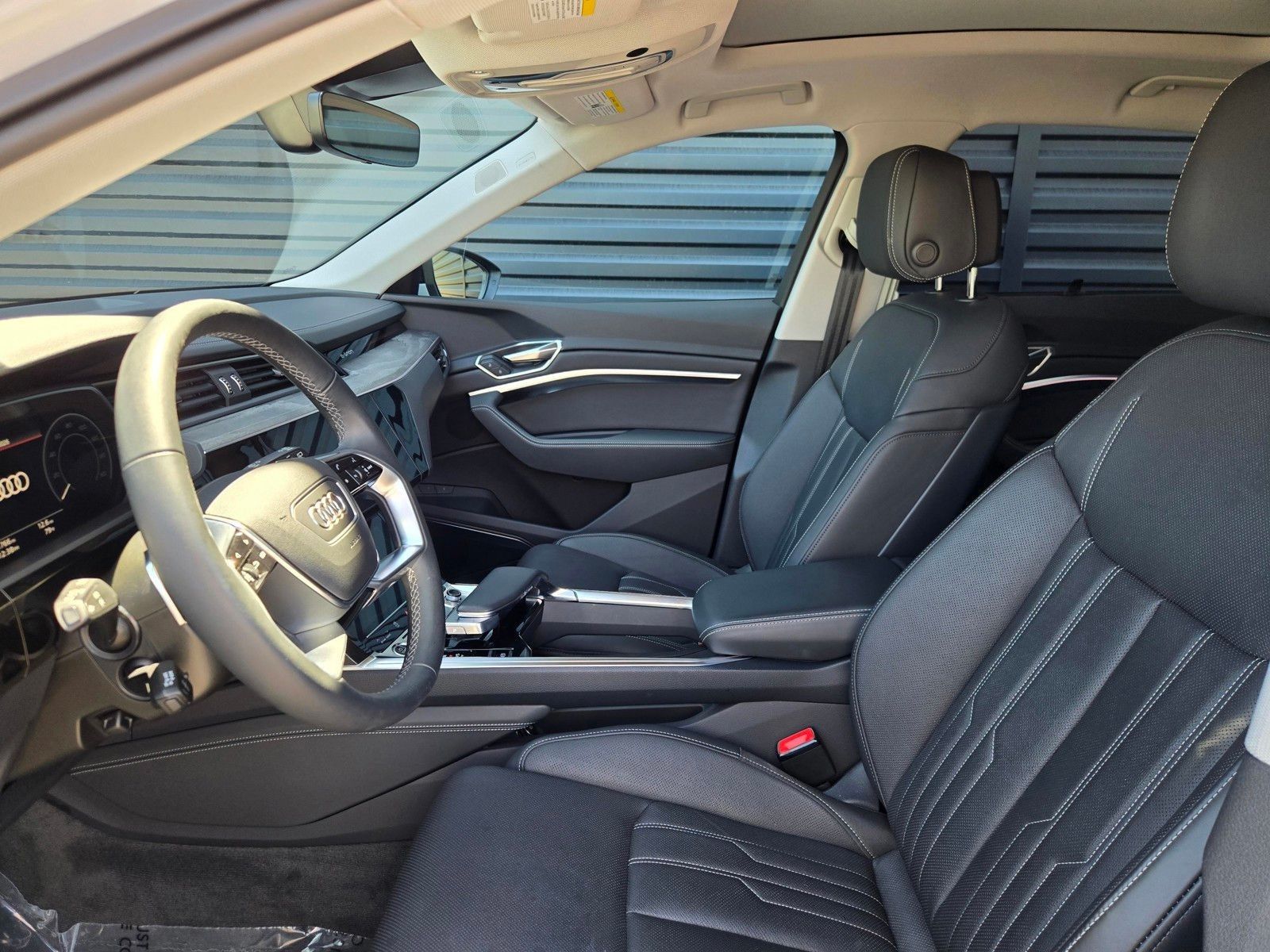 2024 Audi Q8 e-tron Prestige — foto completa 26 de 45