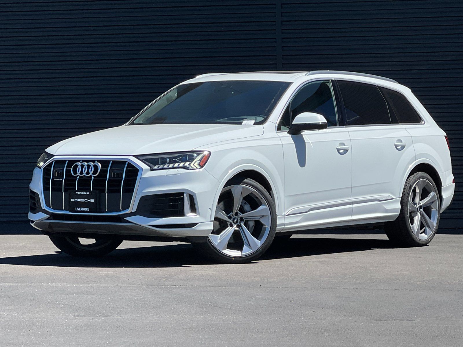 2021 Audi Q7 55 Prestige — full photo 1 of 30