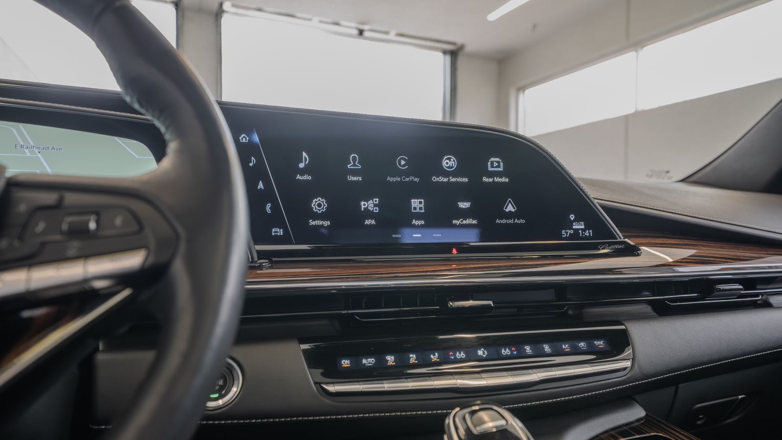 2023 Cadillac Escalade Premium Luxury — foto completa 33 de 35