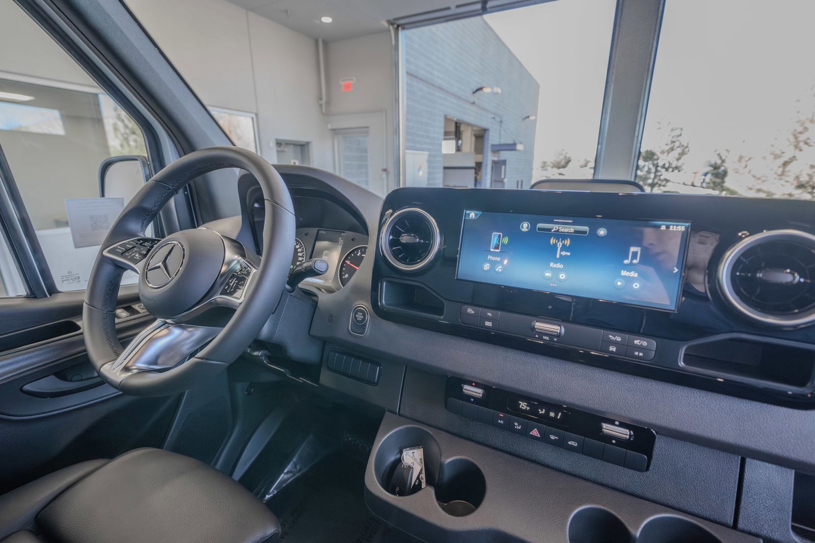 2025 Mercedes-Benz Sprinter 2500 Cargo 144 WB — full photo 23 of 34