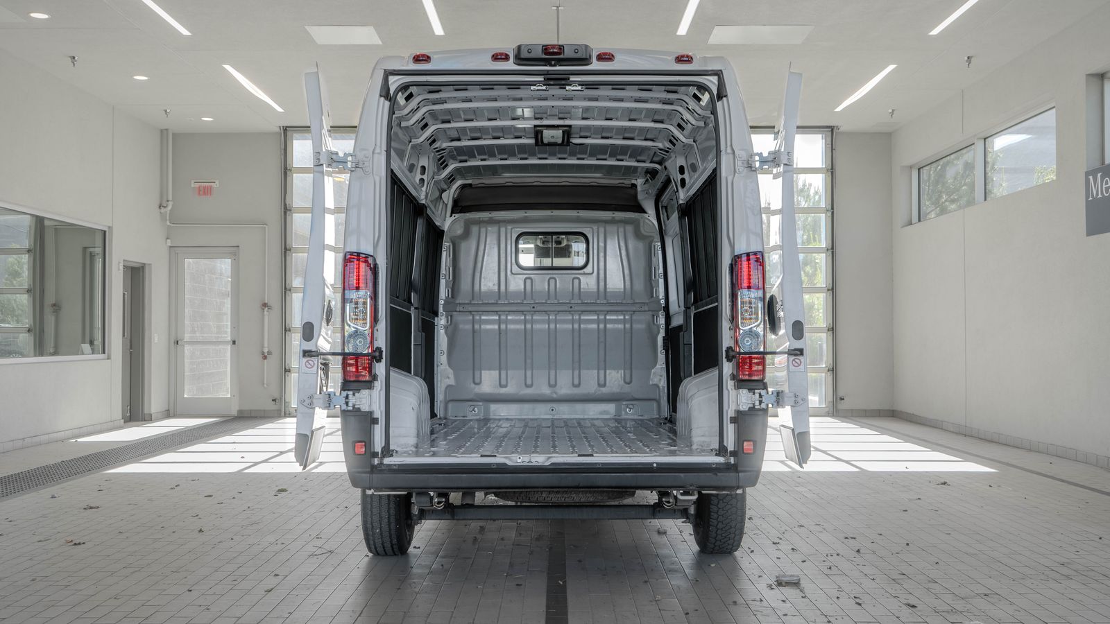 2025 Ram ProMaster 2500 High Roof — foto completa 16 de 34