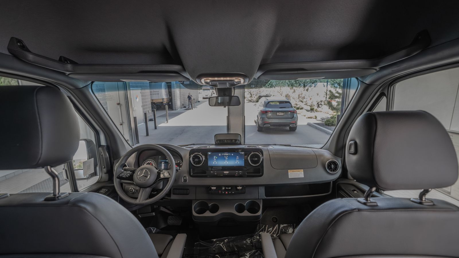 2025 Mercedes-Benz Sprinter 2500 Cargo 170 WB — foto completa 27 de 36
