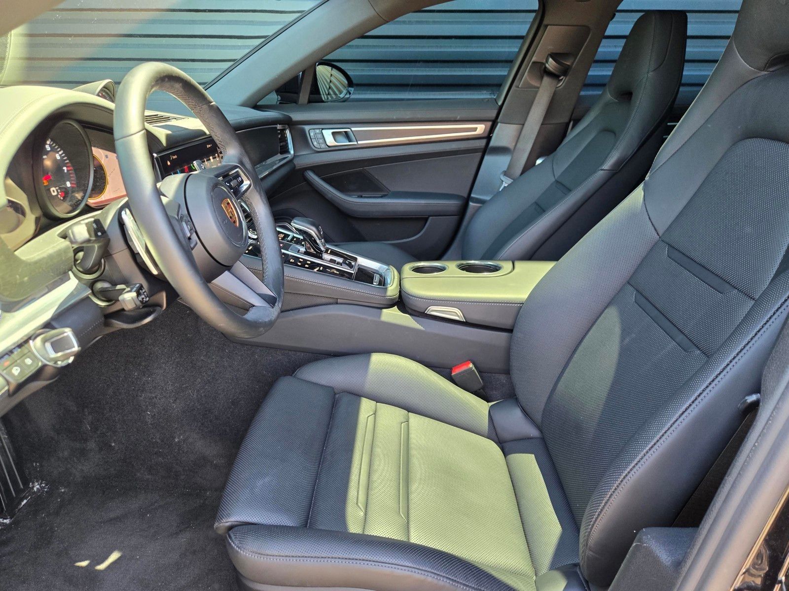 2023 Porsche Panamera 4 Platinum Edition — full photo 25 of 27