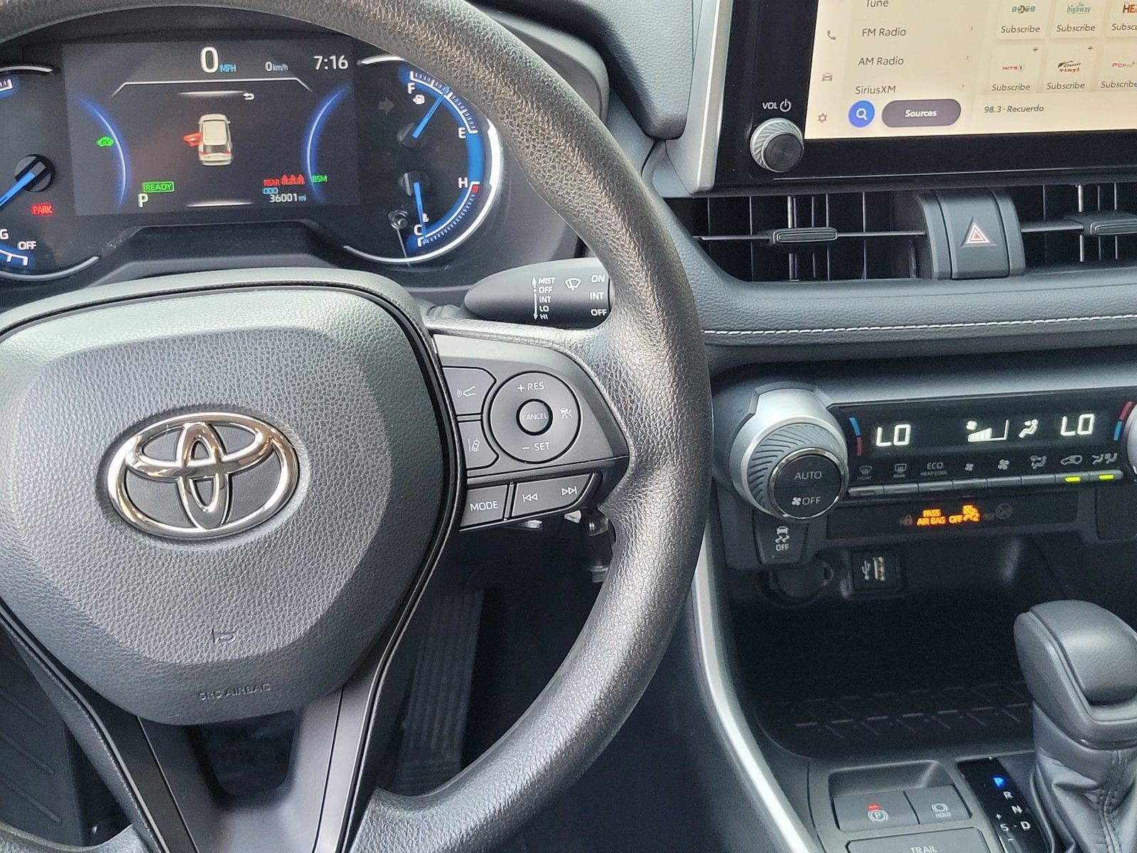 2023 Toyota RAV4 Hybrid LE — foto completa 15 de 45