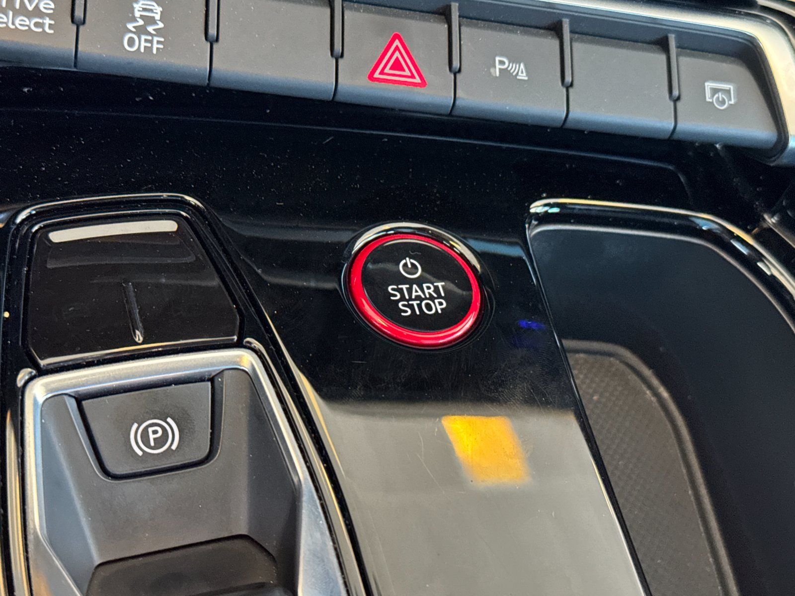 2022 Audi e-tron GT Premium Plus — full photo 21 of 27